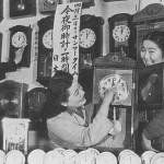 1949年、サマータイム開始をアピールする時計店