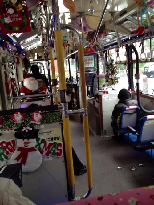 つぶやかずにはいられない！ 横浜市営バスが尋常じゃないクリスマス仕様★