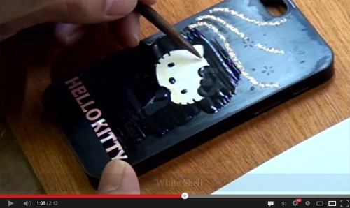 漆と螺鈿! 二万円を超えるハローキティのiPhoneケース