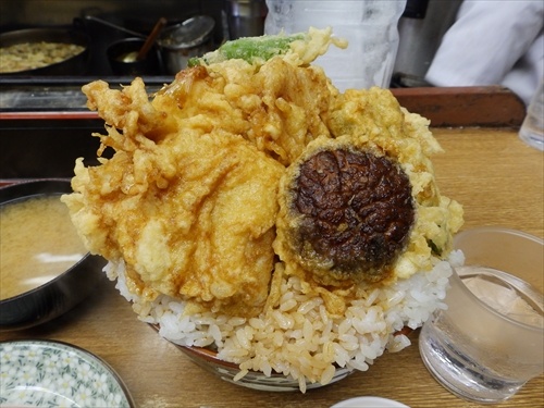 デカ盛り 横浜にある天ぷらの店 豊野丼で 黄金丼 を食す ガジェット通信 Getnews