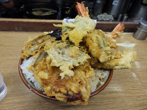 デカ盛り 横浜にある天ぷらの店 豊野丼で 黄金丼 を食す ガジェット通信 Getnews
