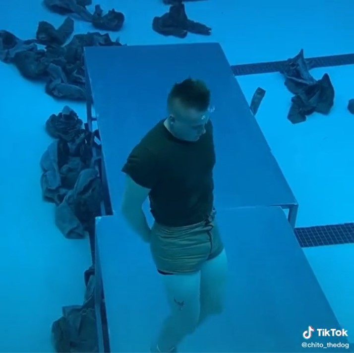 米海兵隊のトレーニング映像 ほぼ拷問だね 3回目くらいで溺れる自信あり ガジェット通信 Getnews