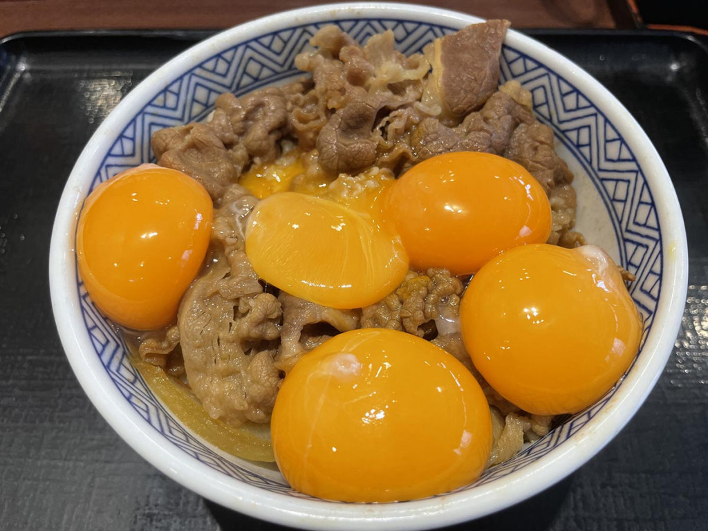yoshinoya-gyudon-egg5.jpg
