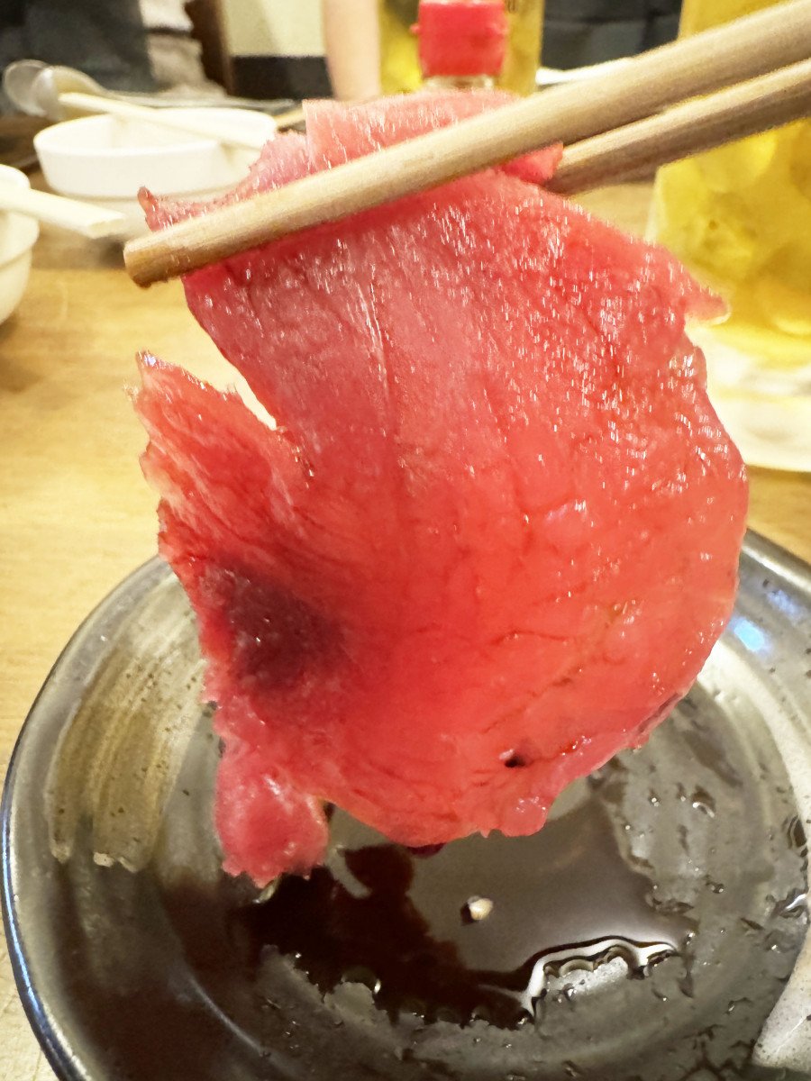 東京都・母島から届いたアオウミガメの刺身を食べた結果