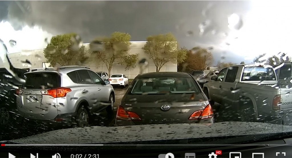 ネブラスカ州を襲った竜巻の凄まじさが嫌でもわかる車載カメラ映像