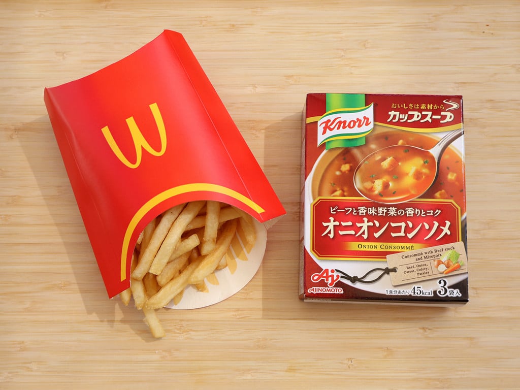 騙されたと思ってマックのポテトにクノール「オニオンコンソメ」をかけてシャカシャカポテトにしてみて！ →こんなうめえもんあるのか！