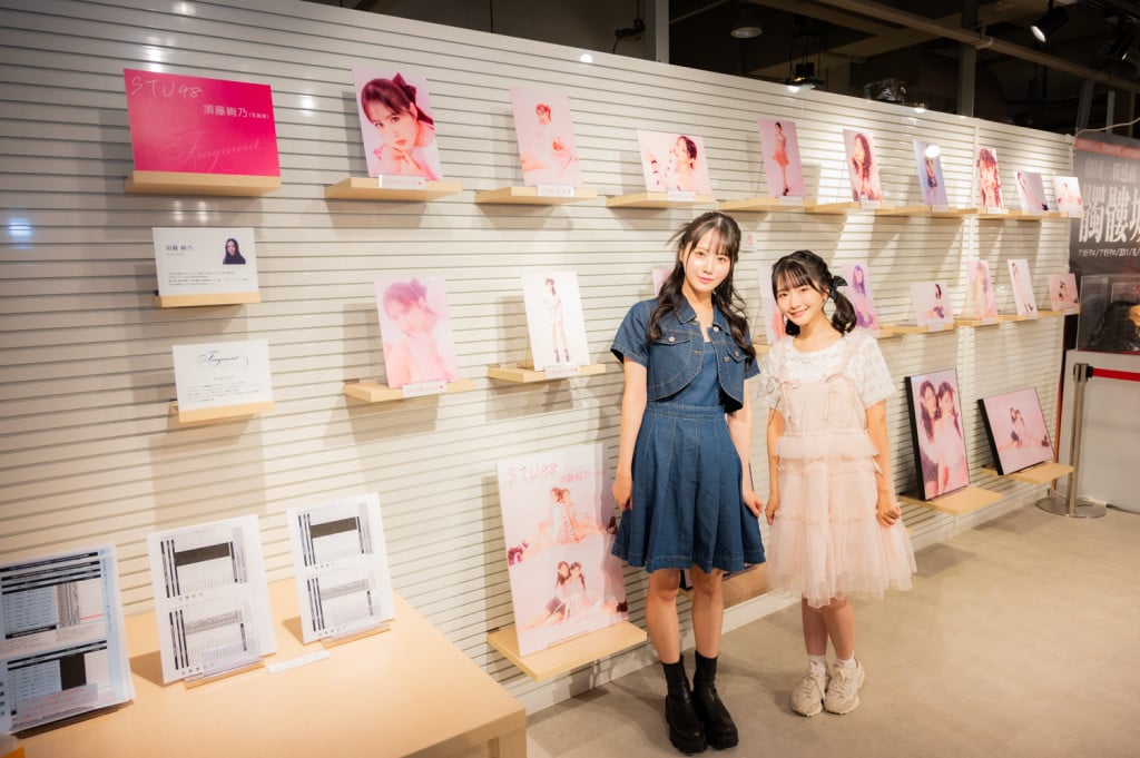 STU48中村舞＆高雄さやか、“バレエコア”テーマのアクリルパネル展を開催！「かわいいファッションがお好きな方の目にとまれば」