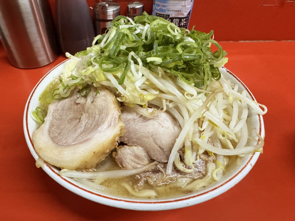 ラーメン二郎でラーメンを食べて吐いて自転車で爆走して逃げる事案が発生