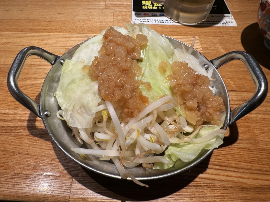 博多ラーメンでぶちゃんのラーメン二郎インスパイア「二郎のアタマ」が凄い / ラーメン投入禁止！ 回収＆返金なし!!