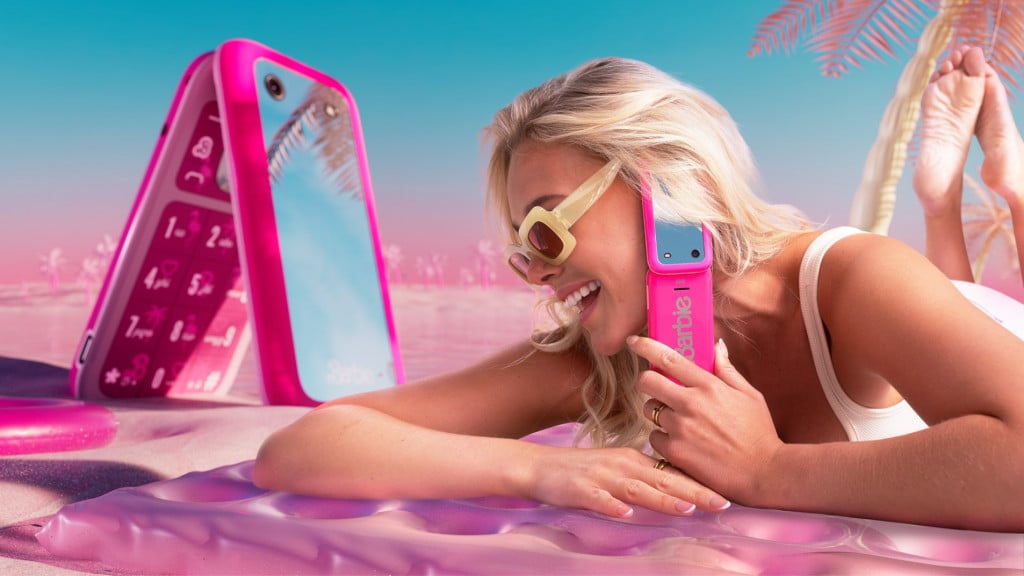 バービーとタイアップした公式ガラケー「HMD Barbie Phone」がイギリスで販売発売 →アメリカでも10月に発売