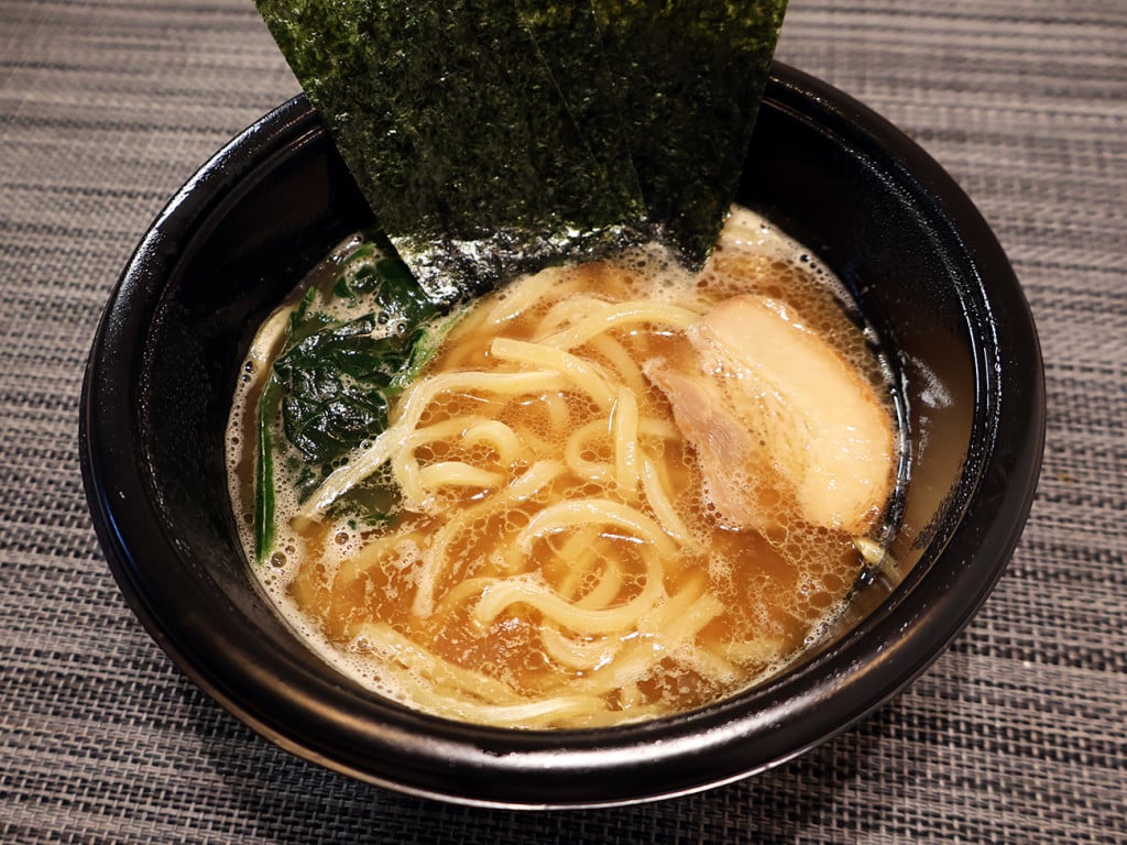 ローソンだけで売ってる冷凍の横浜家系ラーメン！「吉村家」を食べてみた結果