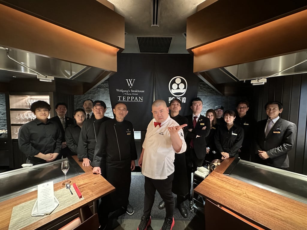 ウルフギャング・ステーキハウス TEPPAN」が“寿司劇場”「照寿司」とコラボ！3日間限定ライブ感満点のコースを召し上がれ