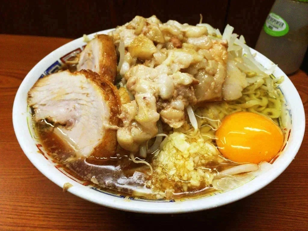 ラーメン二郎で迷惑客が女性スタッフに詰め寄る脅し行為→ 退店へ / 迷惑なのでやめて