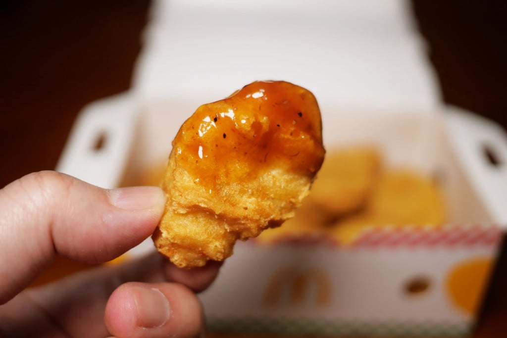 マクドナルドのチキンマックナゲットがビーフステーキ味になるマック公式ソースで食べた結果→ わぁあああ！