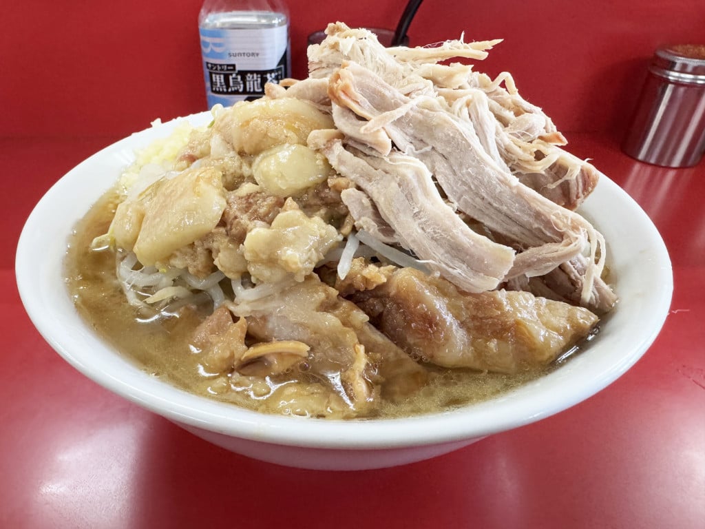 ラーメン二郎柏店のラーメンがウマイ / 豚ほぐしを液体化アブラ汁にガッツり浸して汁豚にメガ進化