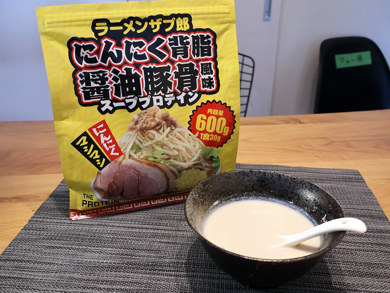 まさかの“二郎系のプロテイン”が登場！ →飲んでみたらニンニクガッツリすぎてビビった「運動後の飲み物ではない」