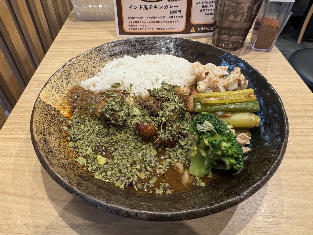 食べログ百名店「カレーノトリコ」のスパイスカレーが焼鳥屋で食える！ こだわりがヤバイ！ 焼鳥ふくし