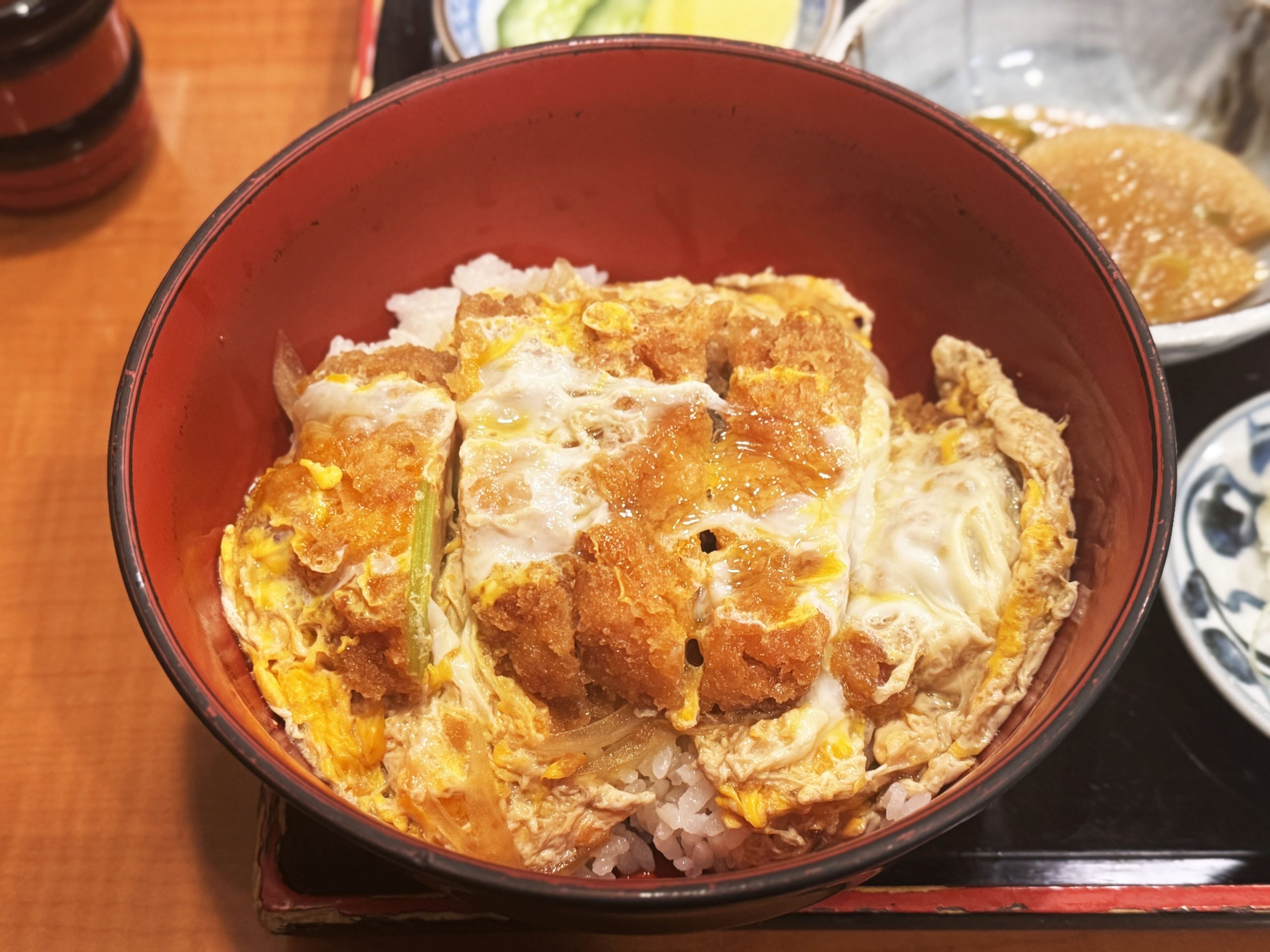 岸田文雄前首相が蕎麦を食べた尾張屋で蕎麦と「輝くカツ丼」を食べた結果