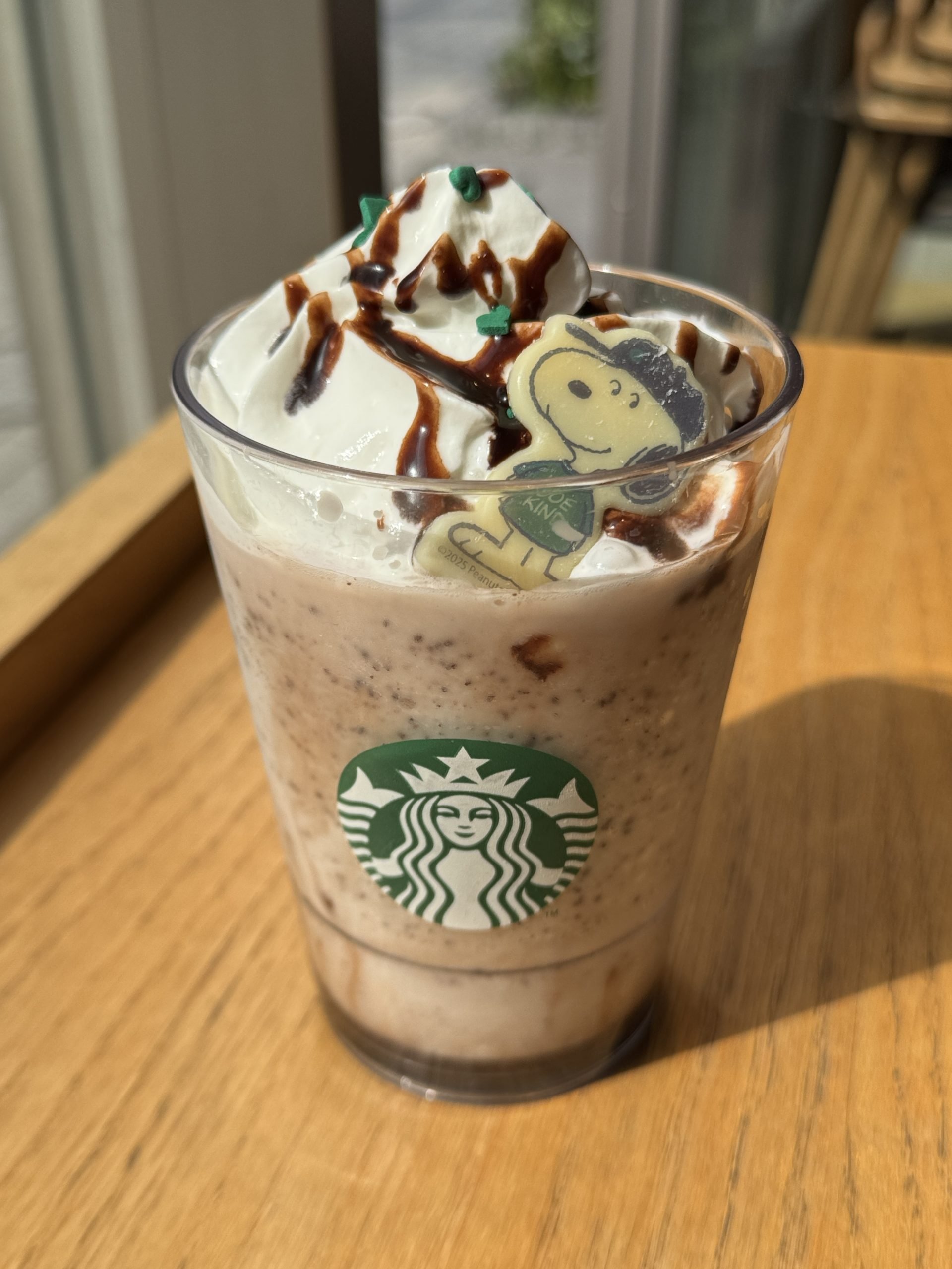 スタバの「ジョーカインドスヌーピーキャラメルチョコレートオーツミルクフラペチーノ」がおいしい理由わかった