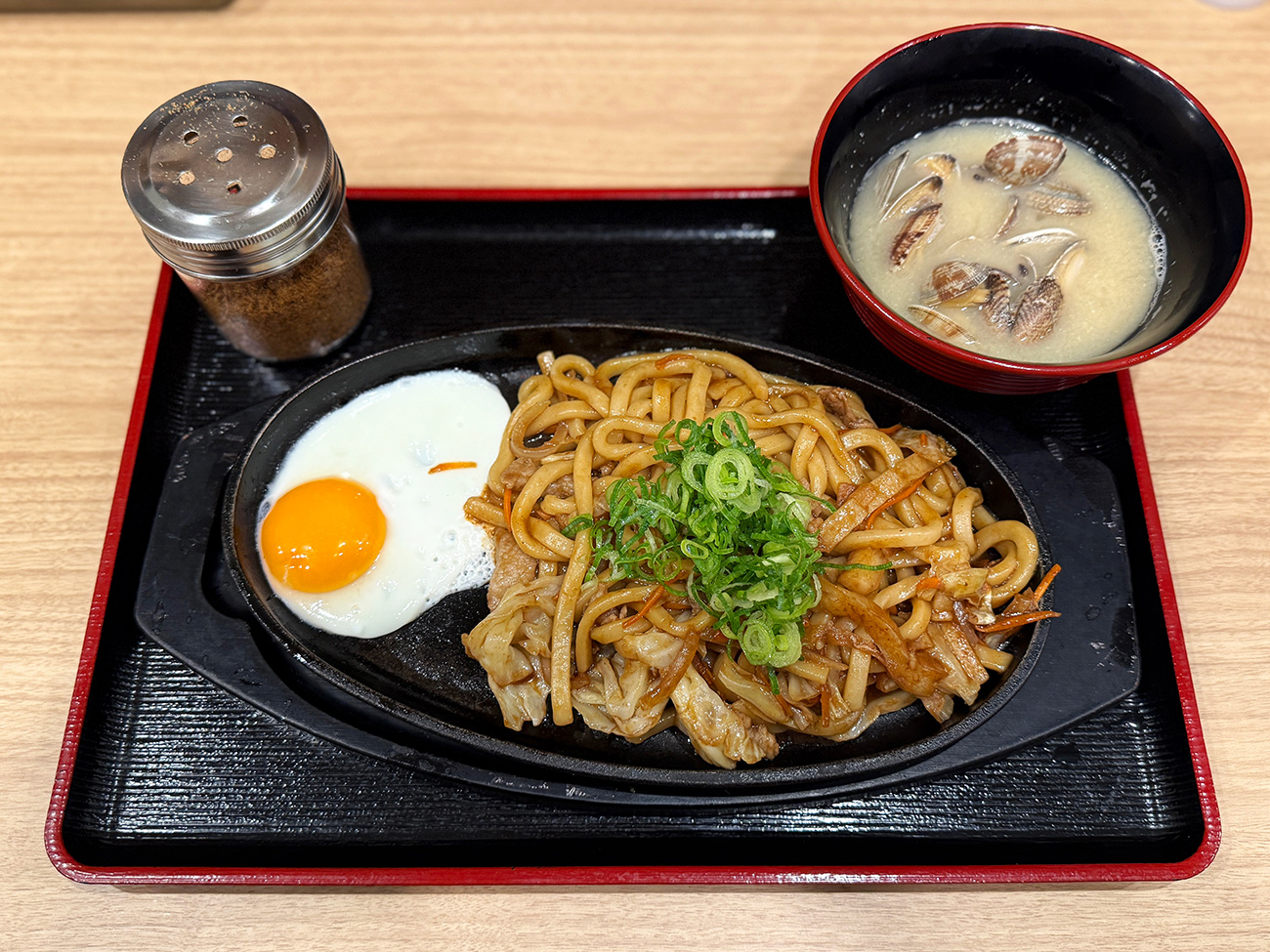 資さんうどんといえばやっぱ「肉ごぼ天うどん」だよな →マニア「焼きうどん！」「貝汁！」