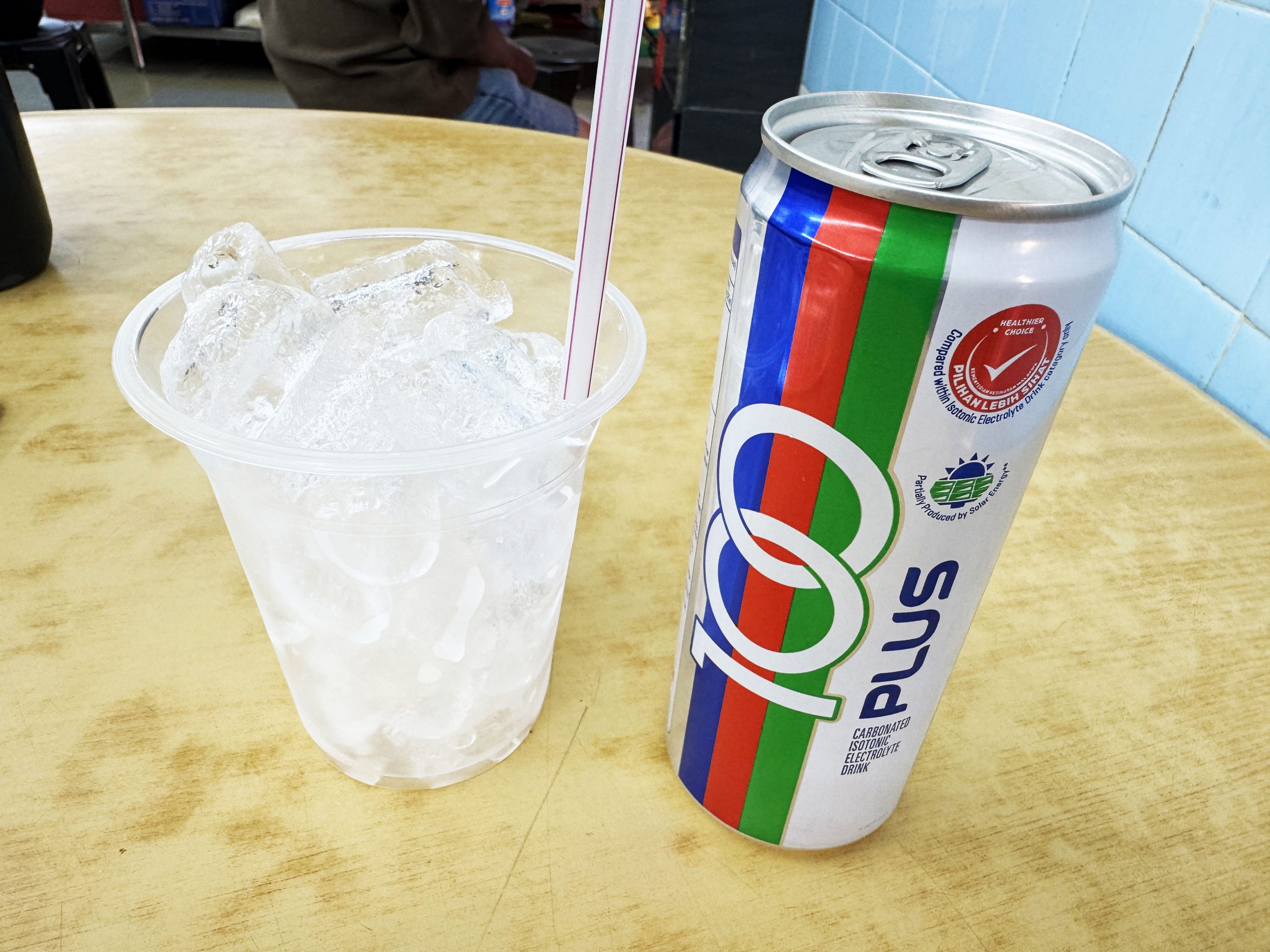 このドリンク飲んだことある？ 缶ジュースの「100PLUS」っていうんだけど