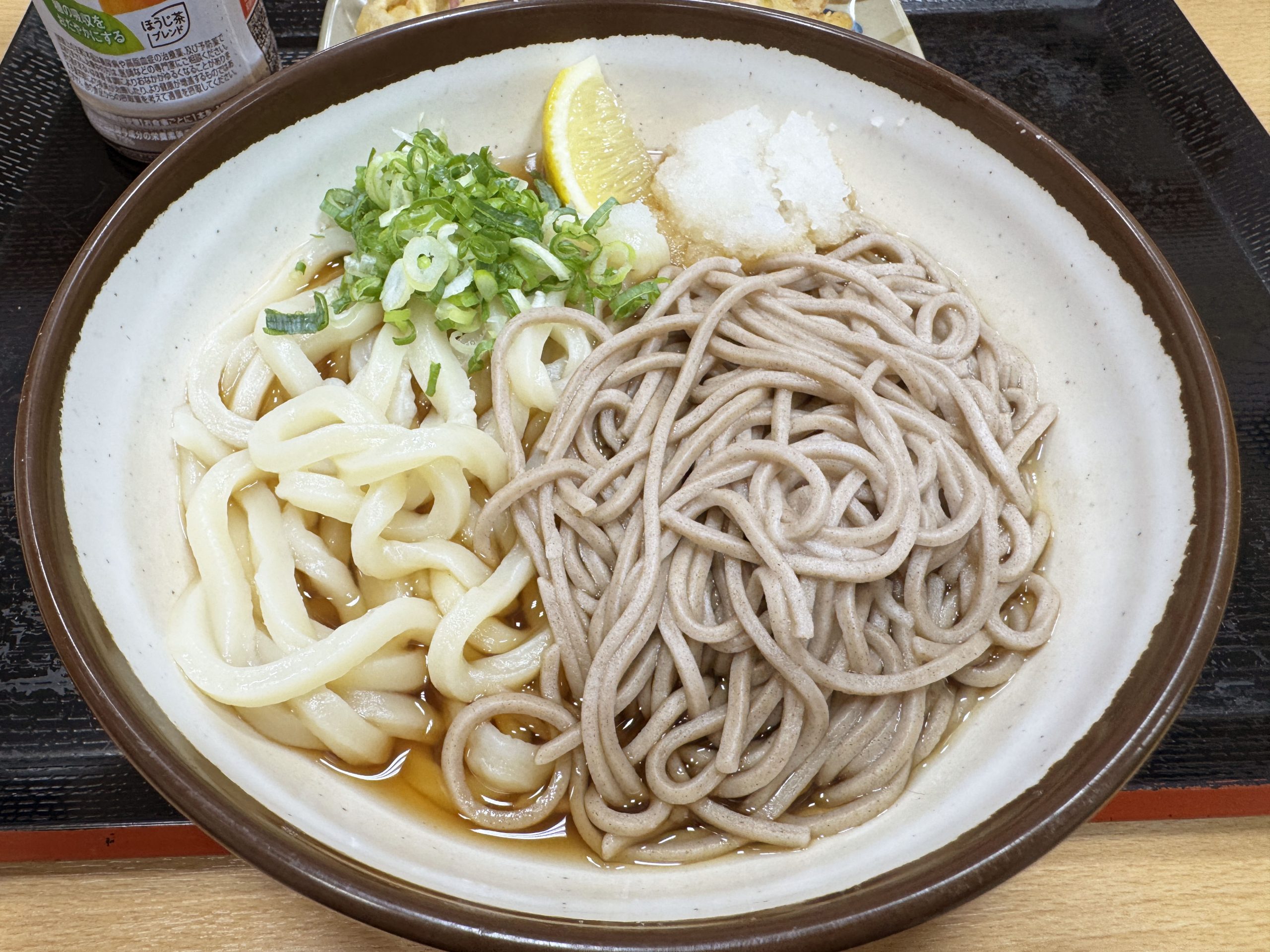 【うどん県】高松で最強レベルの人気店「さか枝」で食べる斬新そばうどん / その名もミックス