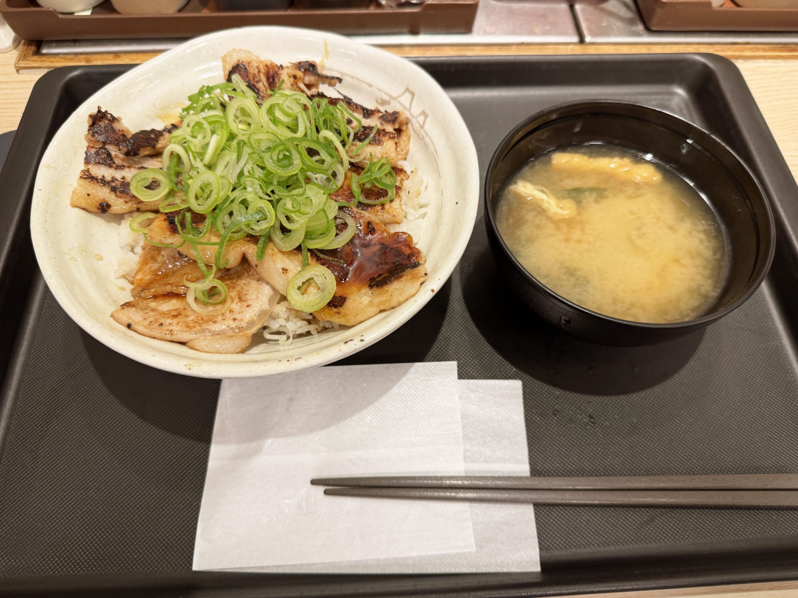 松屋の「炙り十勝豚丼」はこうして食べてみてはどうか