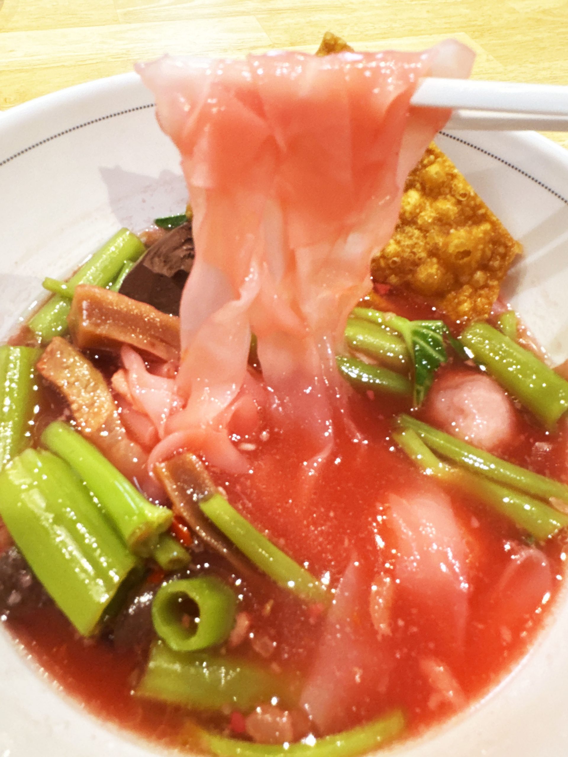 【創業1970年】ミシュランに認められた真っ赤なラーメンを食べる