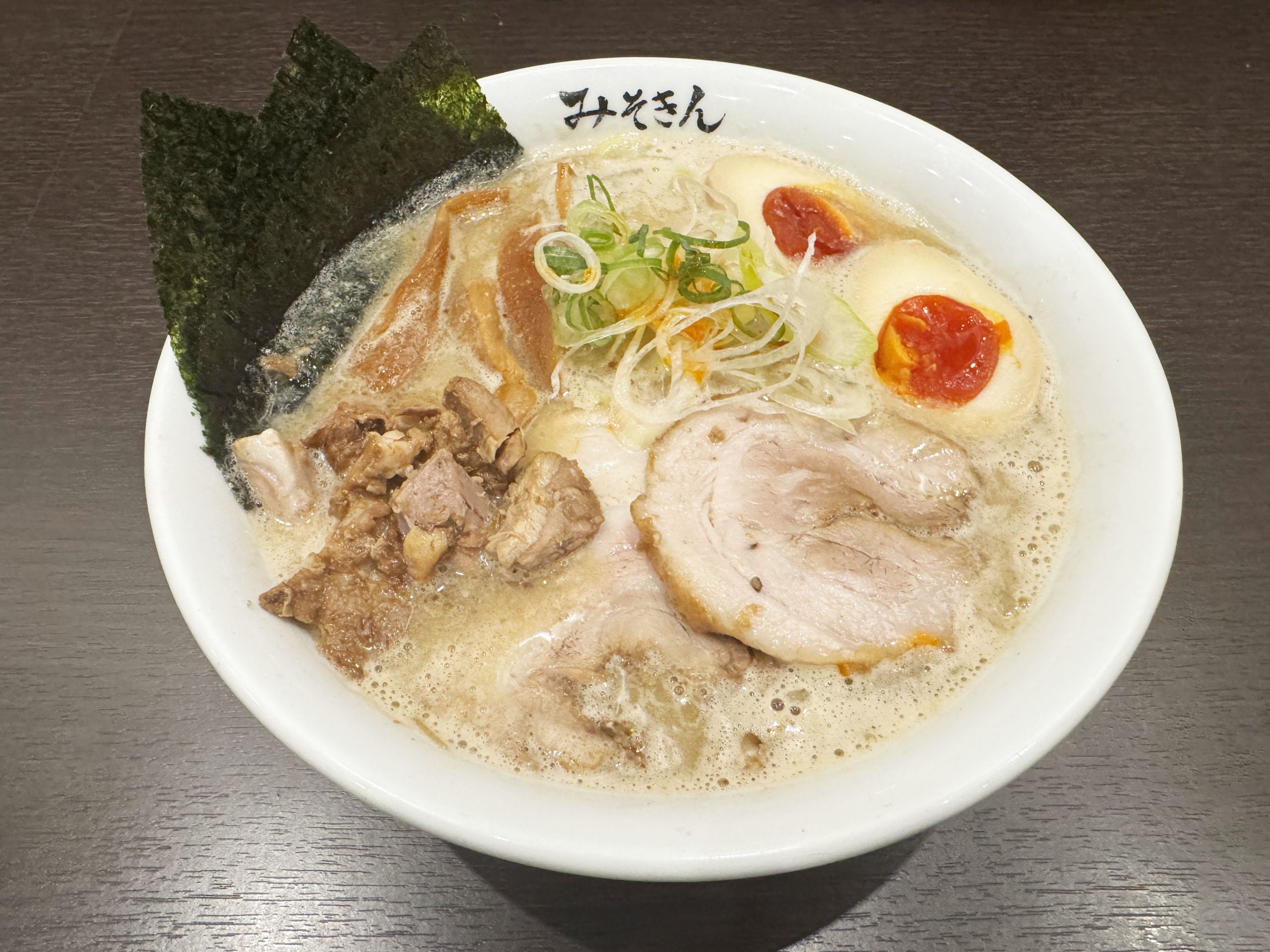 ヒカキンの東京駅のラーメン屋「みそきん」に行って食べた結果→ 人を幸せな気持ちにさせるラーメンだと実感
