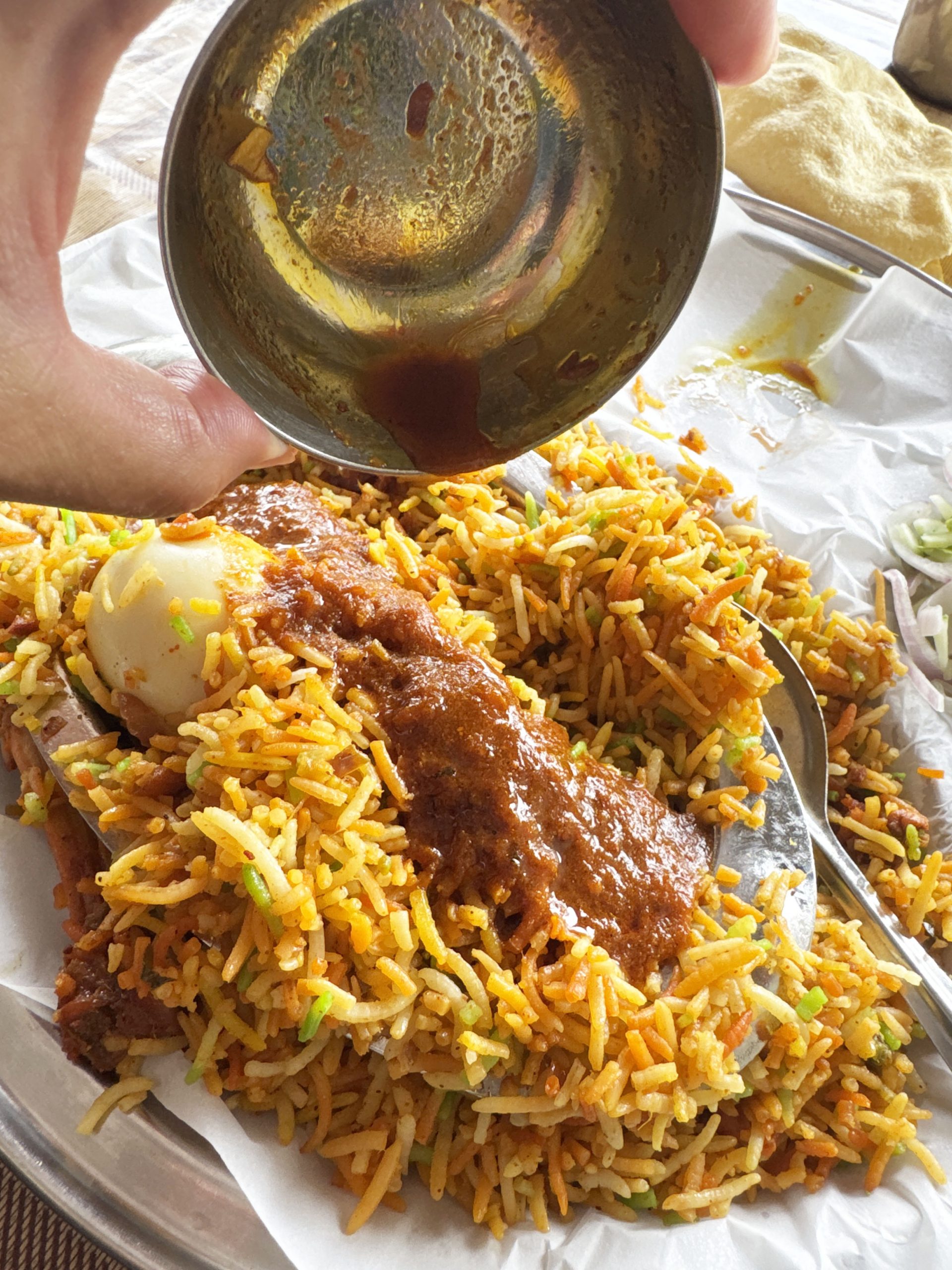 ビリヤニにインドカレーかけて食べる行為は一般的なのか