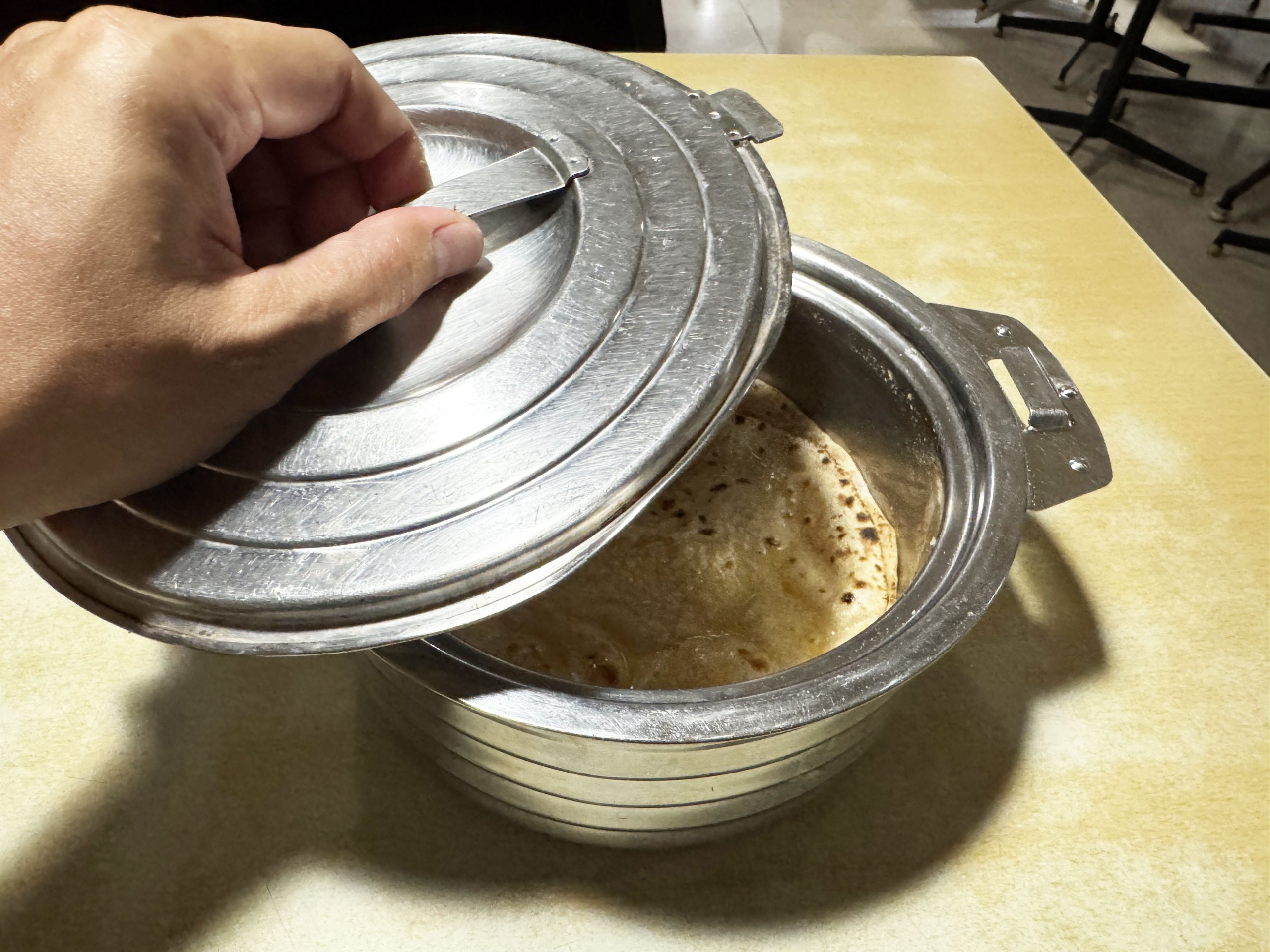 【インドカレー】インドにはチャパティ専用鍋ってモノが存在するのですか？