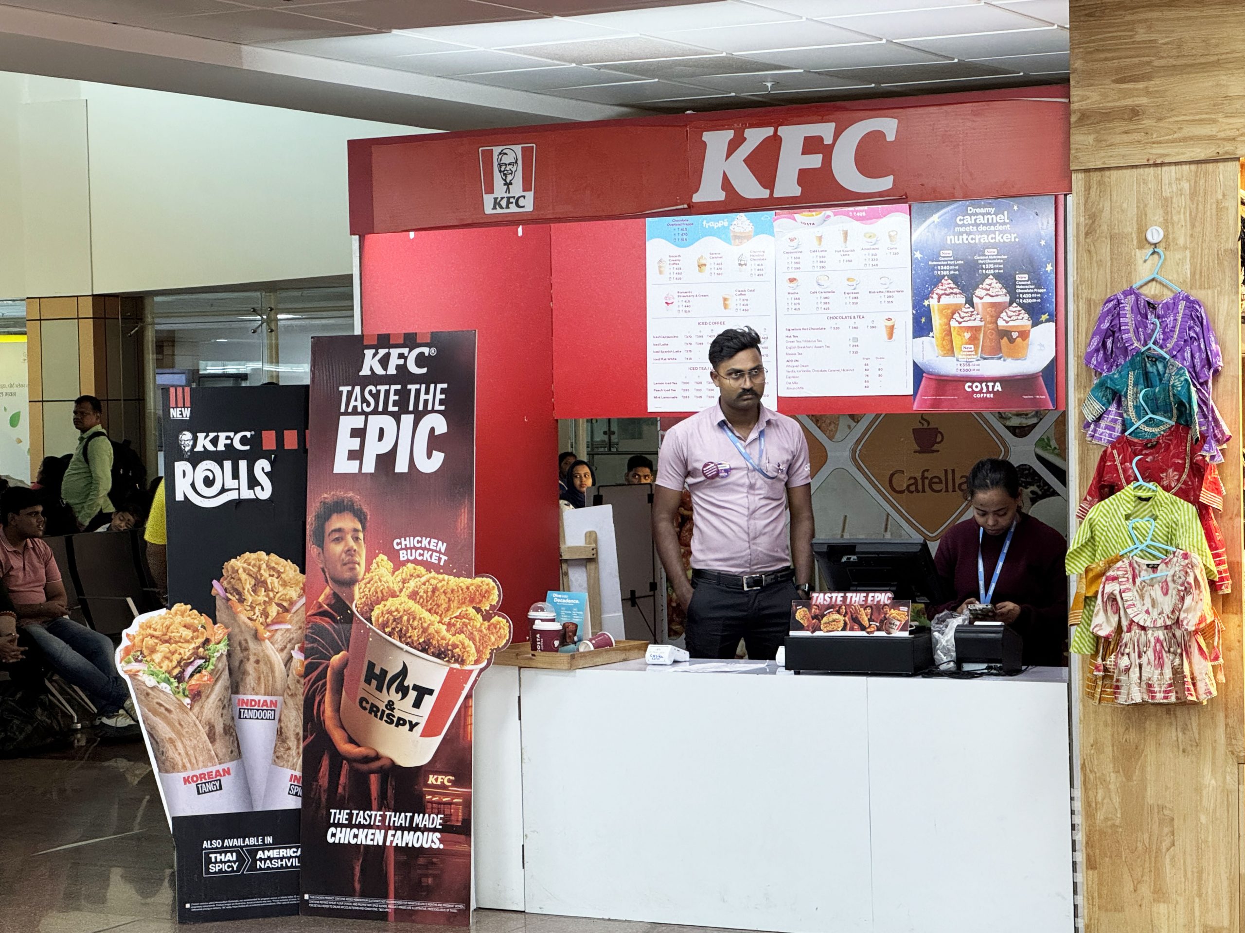 【インド】空港で日本のクレジットカードが使えなくて危機的状況に陥った件→ 厨房がない屋台のケンタッキーフライドチキンに助けられた