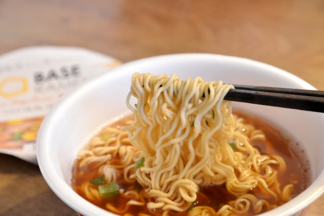 完全栄養カップ麺の新作『BASE RAMEN』を食べたら栄養素以外の“完全”も発見した