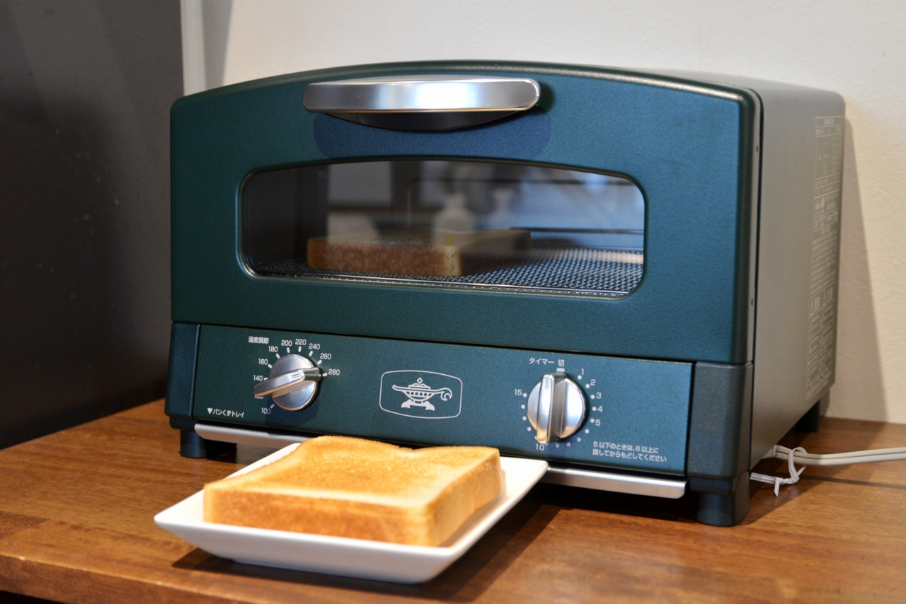 累計出荷台数400万台超えの人気トースターが進化！限定色もカッコイイけど味はウマいか確かめた