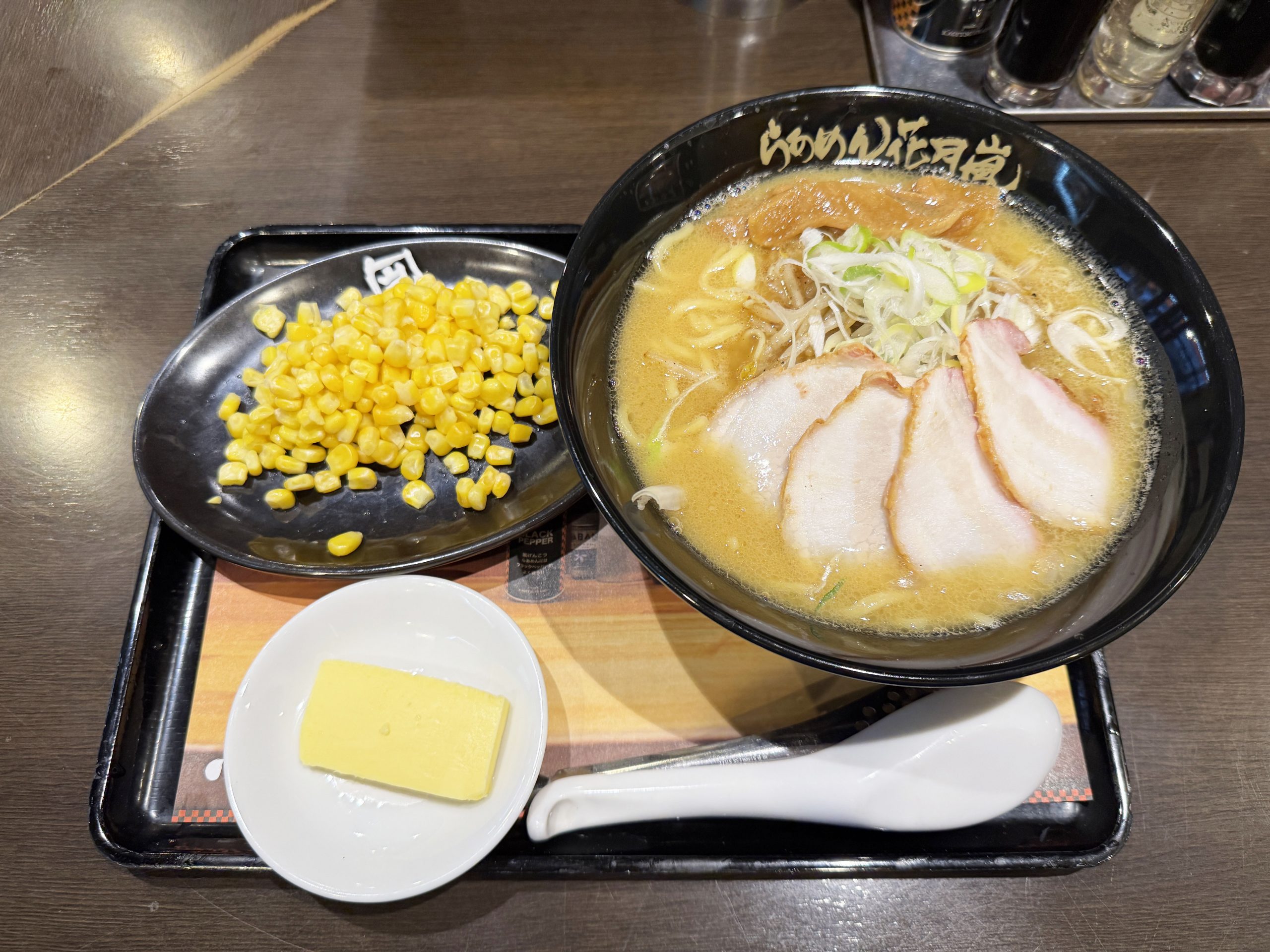 超マジ人気ラーメン店「味噌っ子ふっく」のラーメンが行列に並ばず食べられる / らあめん花月嵐とコラボ→ ウマイのか
