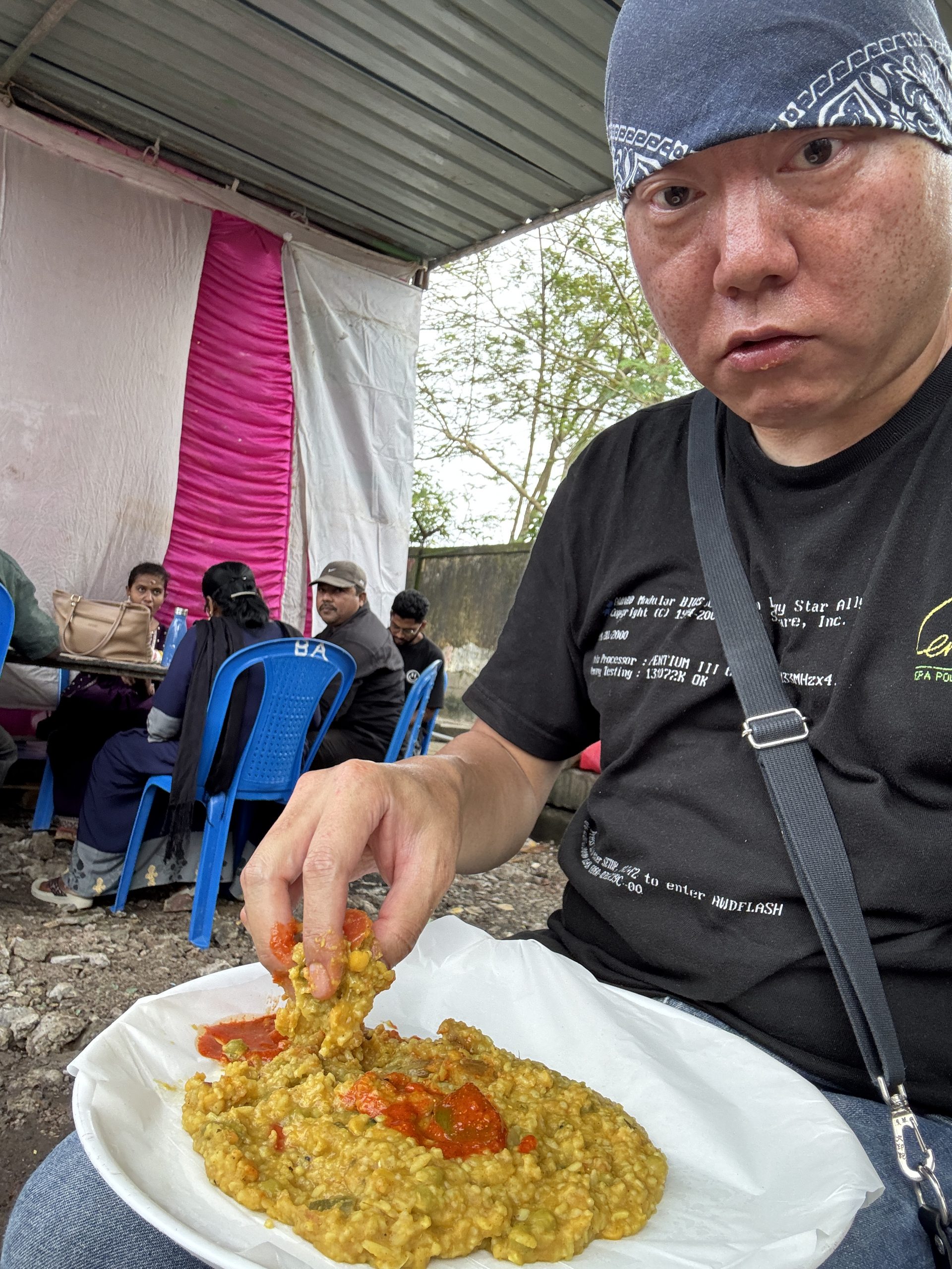 なんかインドをフラフラ歩いてたら無料でインドカレーが食べられた件
