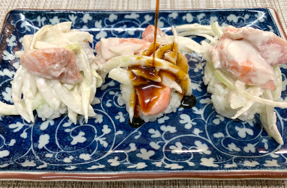 【ナウル、信じてるからな】ナウル名物ココナッツフィッシュライスって本当に美味しいのかよ？ マグロ、サーモン、白身魚で作ってお寿司にしてみた結果