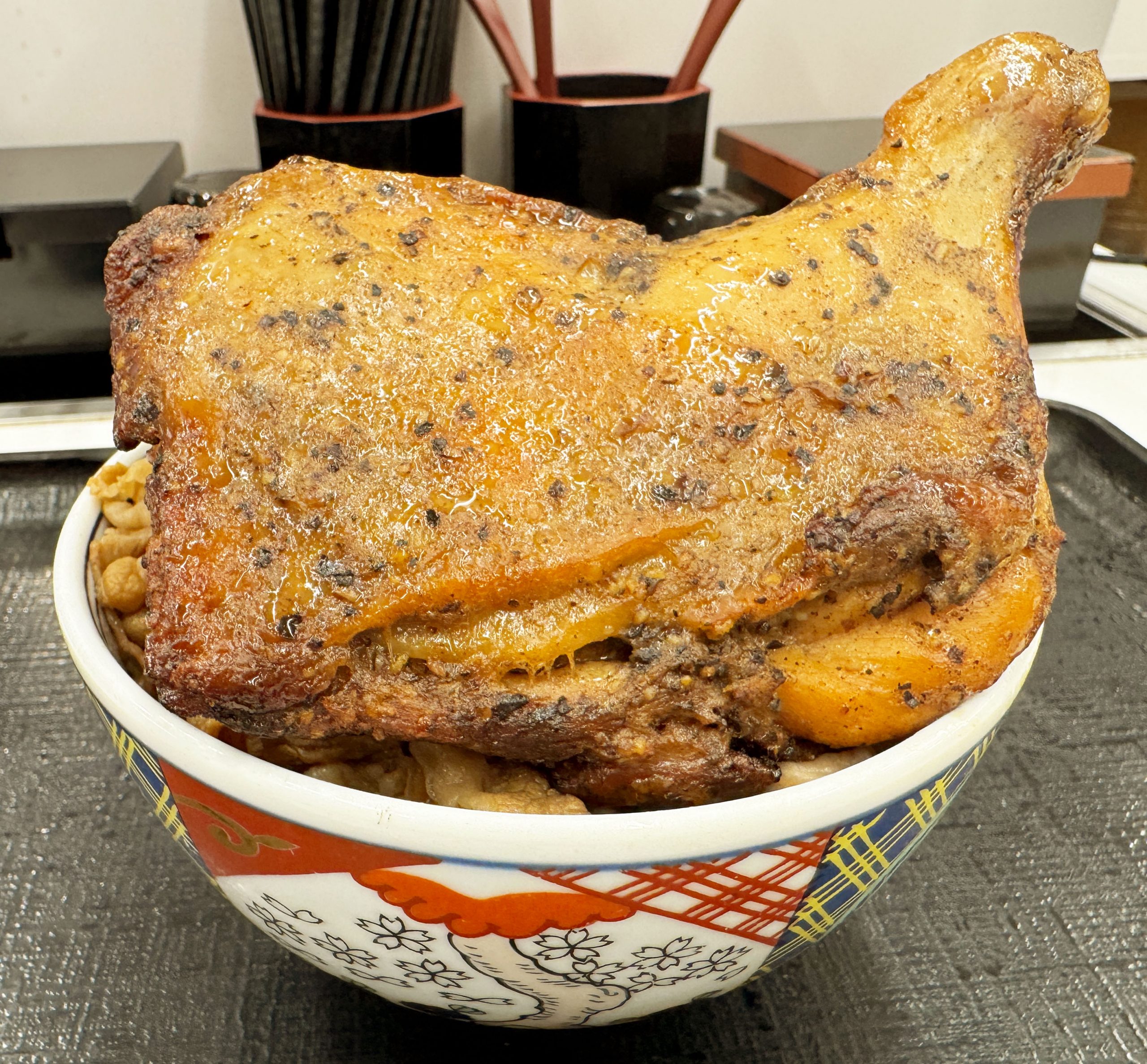 吉野家の「クリスマス牛丼」を食べたかしら / 極厚なチキンレッグがスゴイ