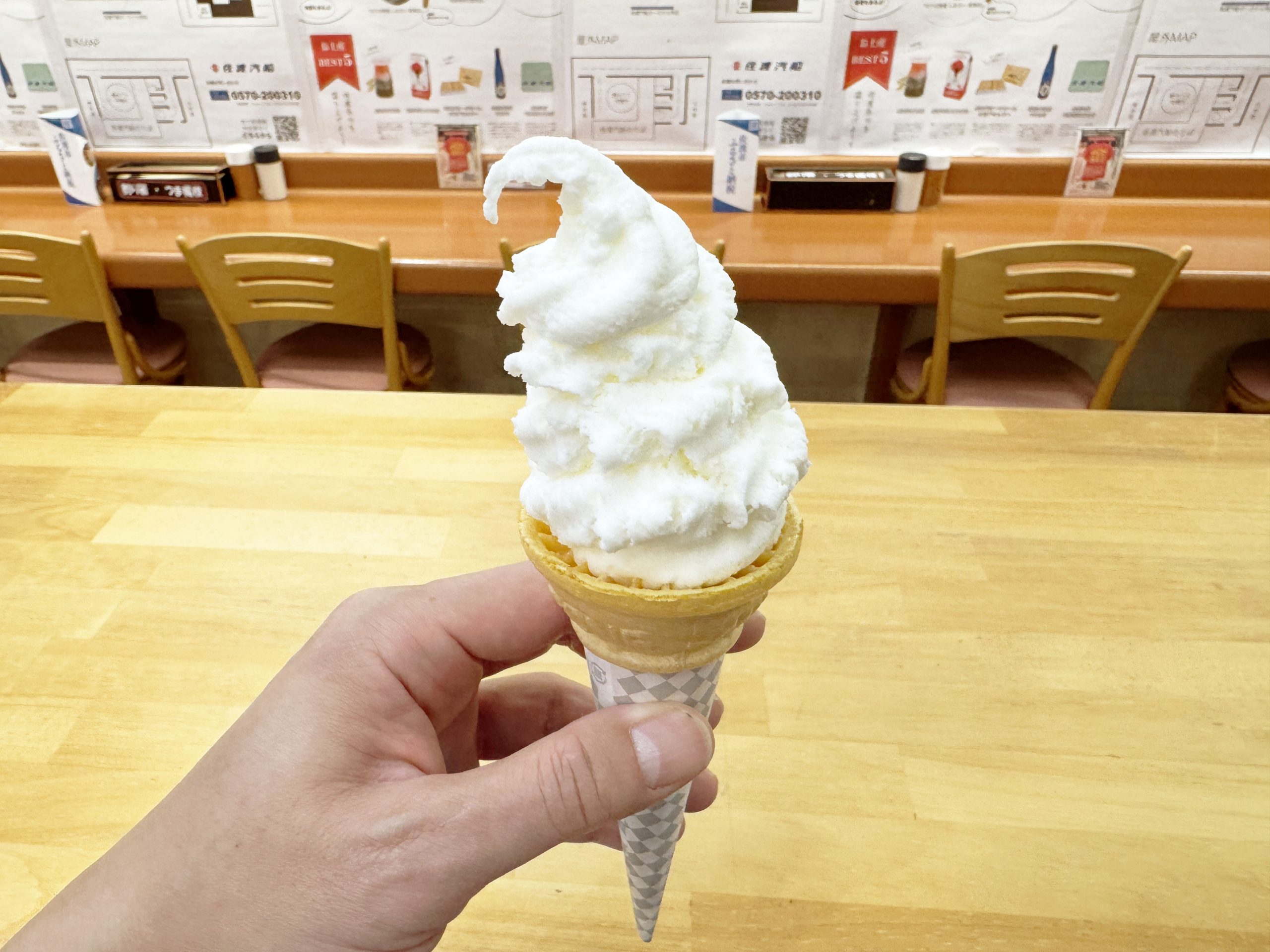 新潟・佐渡島のフェリー乗り場で食べられる佐渡ソフトクリームが美味しい件