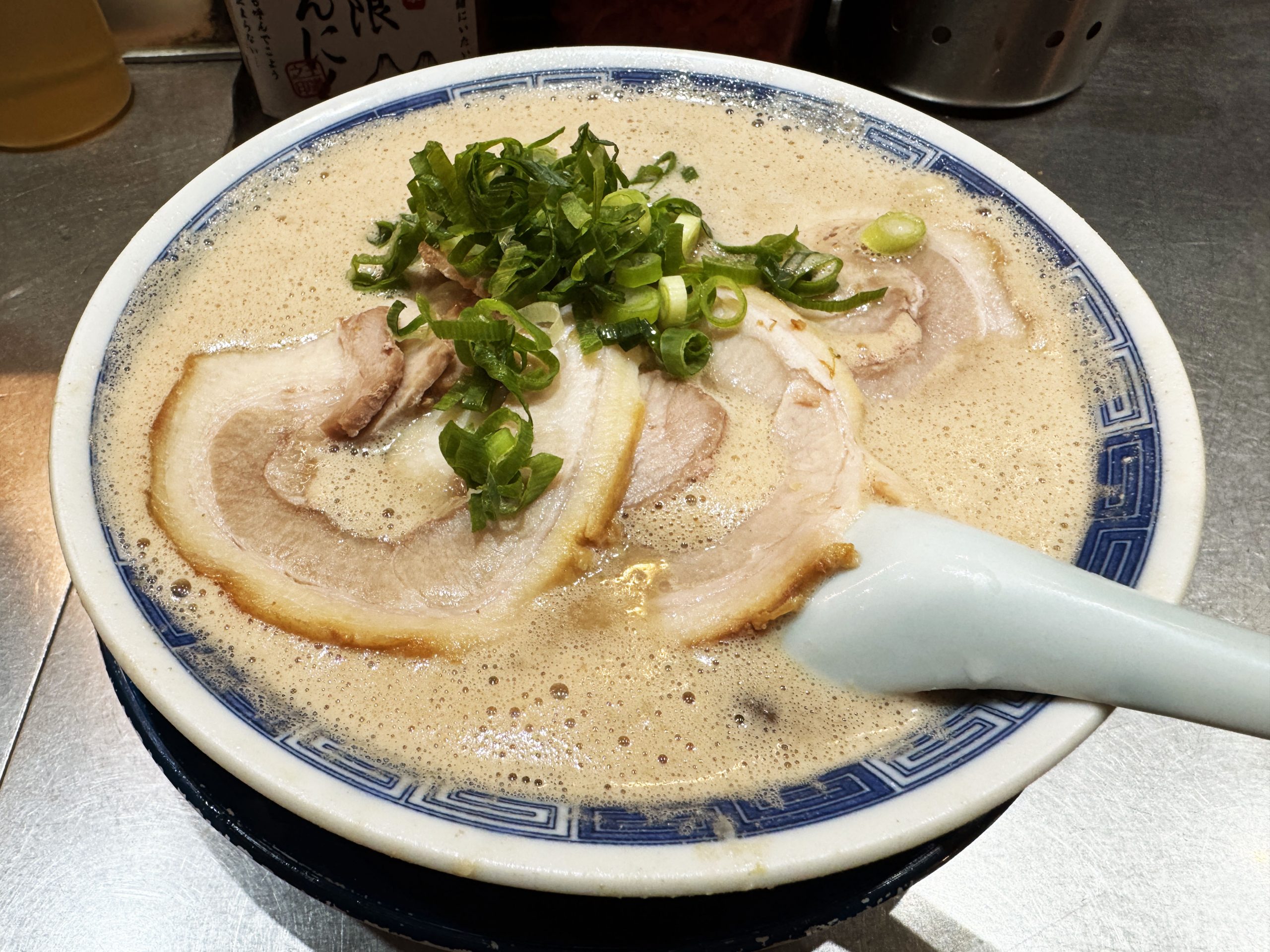ラーメン屋・箕輪家の「熟成豚骨ラーメン800円」がウマすぎる件→ 3000円ですと言われたら3000円出して食べるレベル