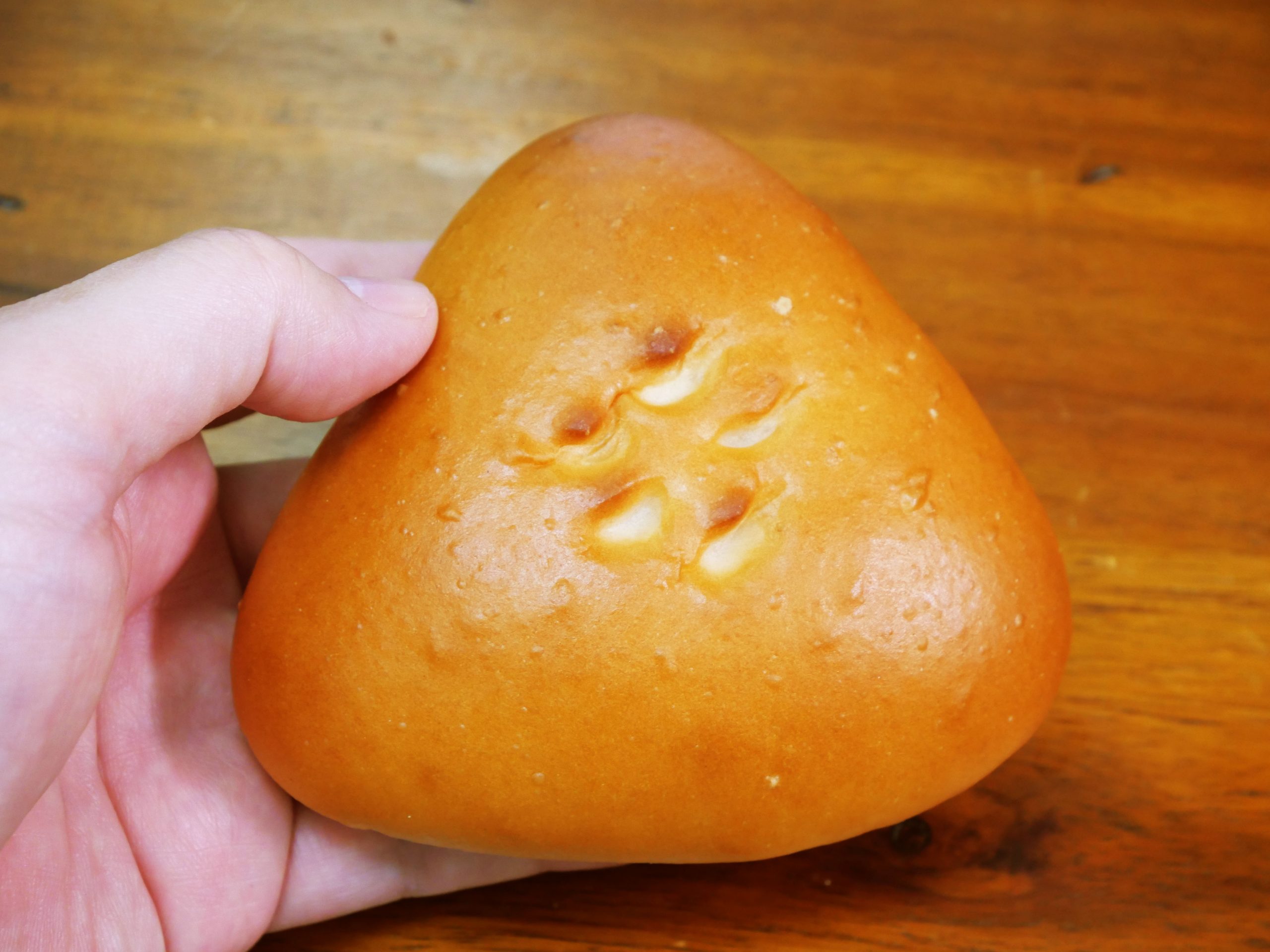 新潟県の「百姓のパン」を食べる→ 大手企業のパンにはない斬新な具に感動