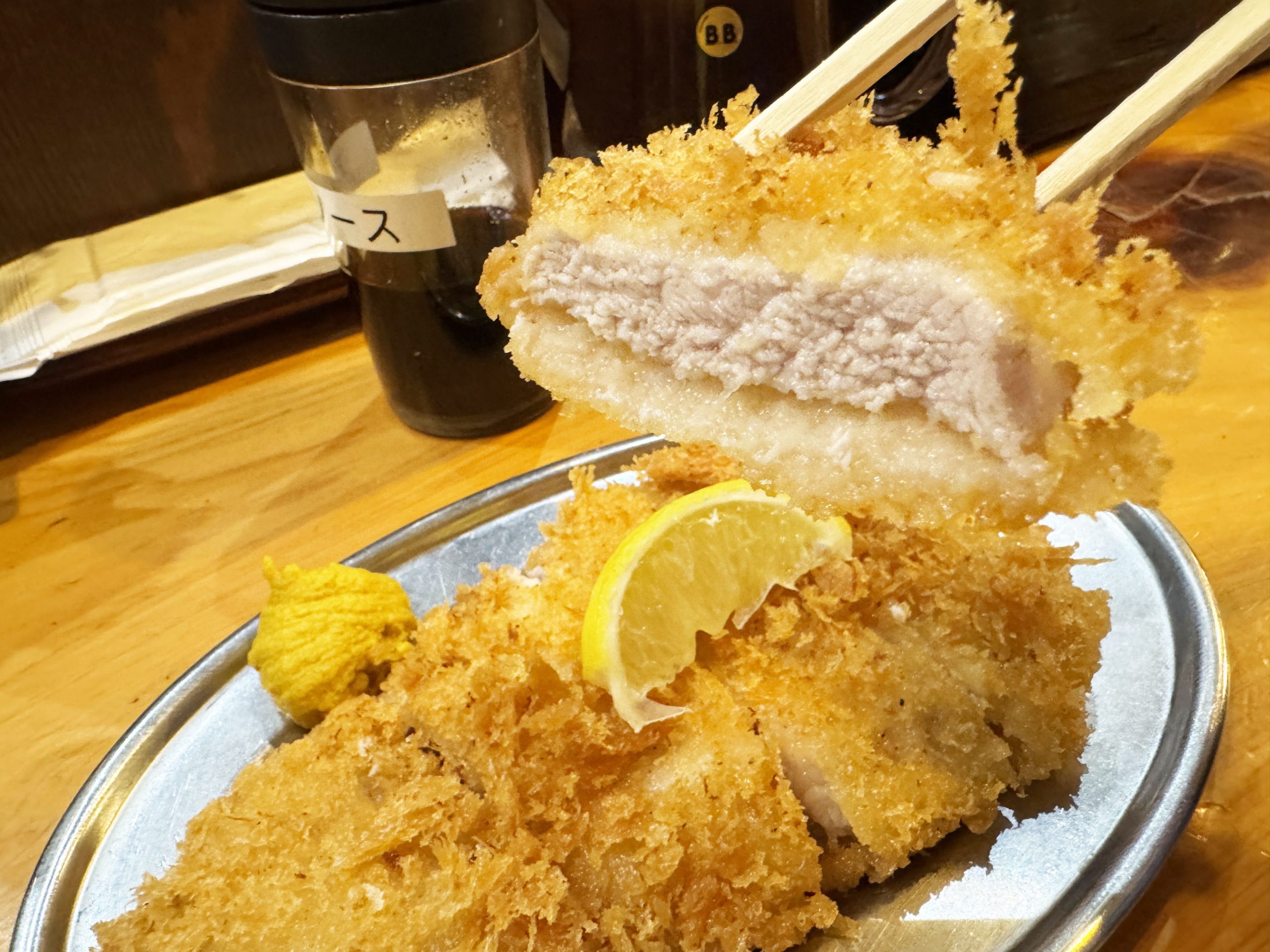 【居酒屋グルメ】東京・新橋に「立ち飲みとんかつ屋」という最強の立ち飲み屋が存在した→ 最高だった話