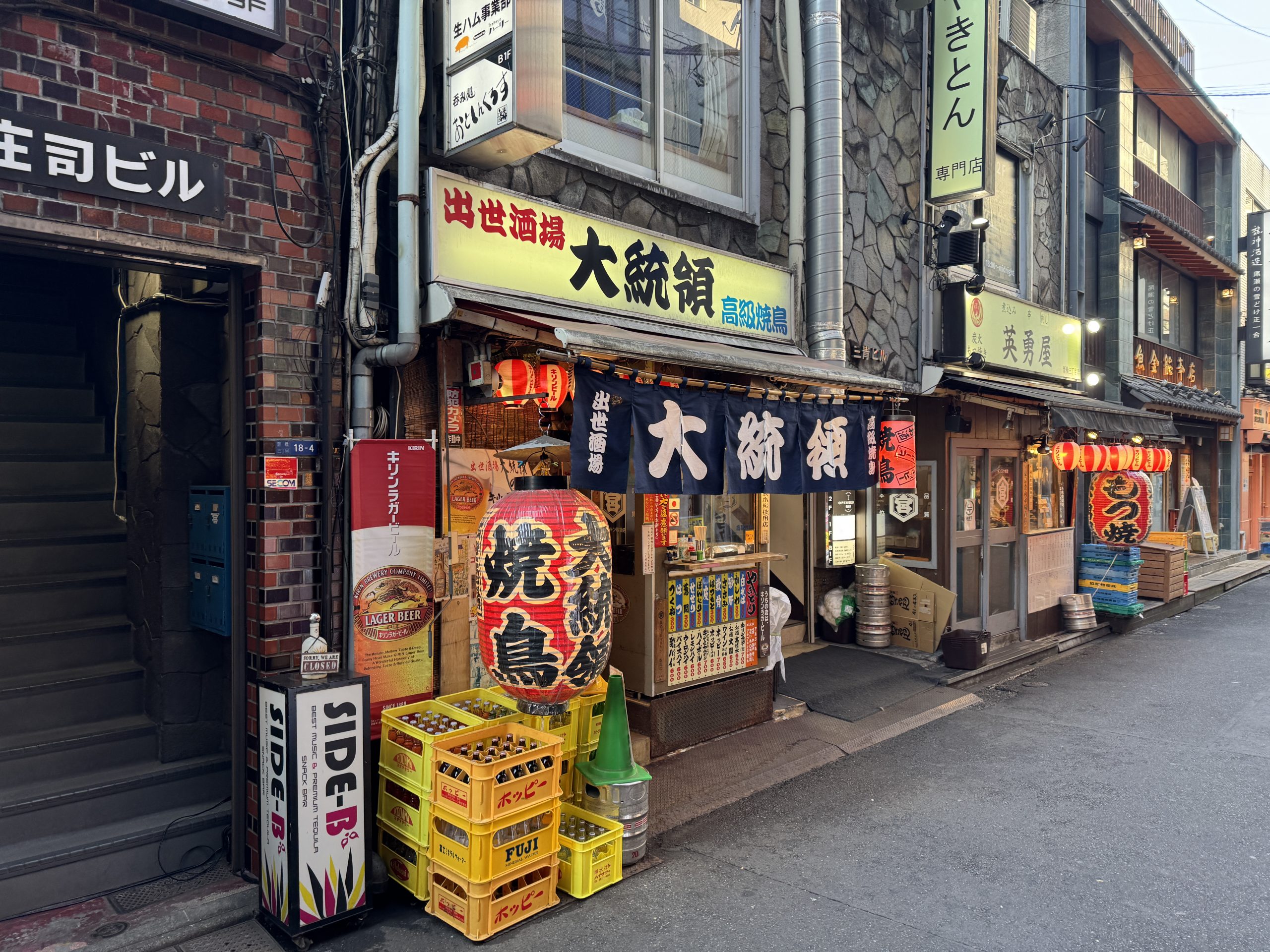 日本でいちばんルールが厳しい東京・新橋の焼鳥居酒屋「大統領」のルールと入店方法