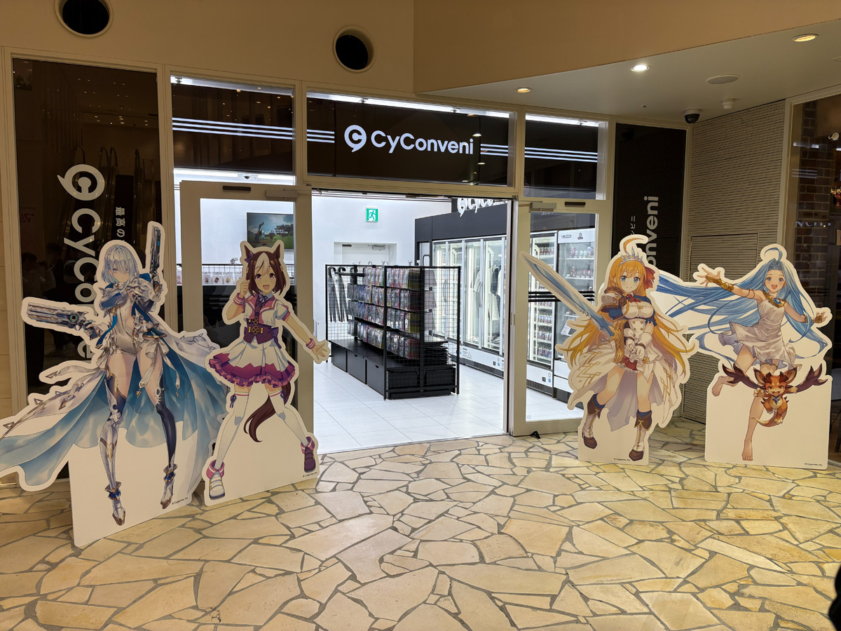 Cygamesの“コンビニ”が本日オープン！ ドリンク缶型アクスタにビニール傘まで……「CyConveni」内覧会に潜入してきた