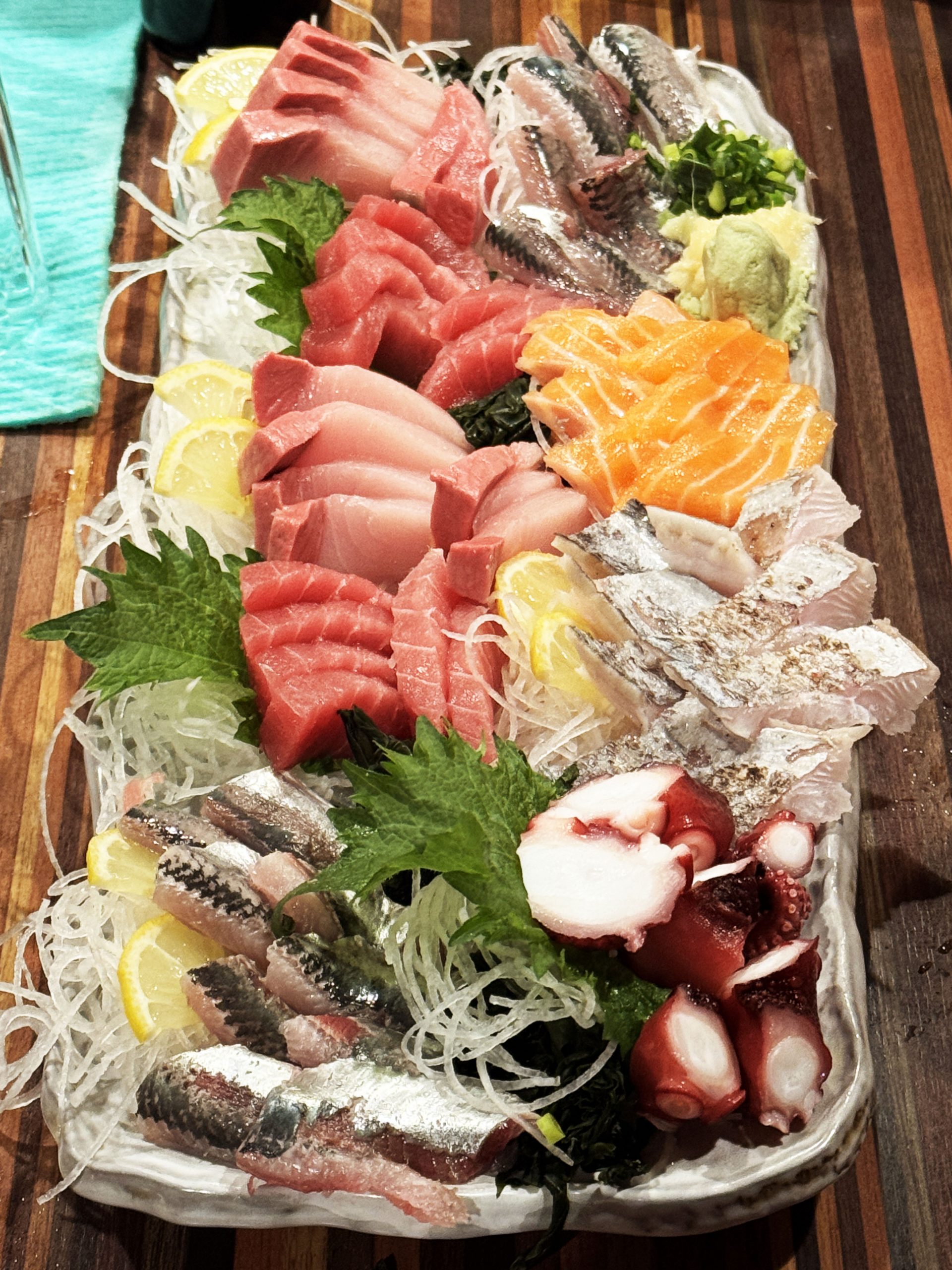 おそらく東京・新橋で一番刺身がスゴイ立ち飲み居酒屋「城喜元」に行ってみた→ これ1人前が約1000円って思えない