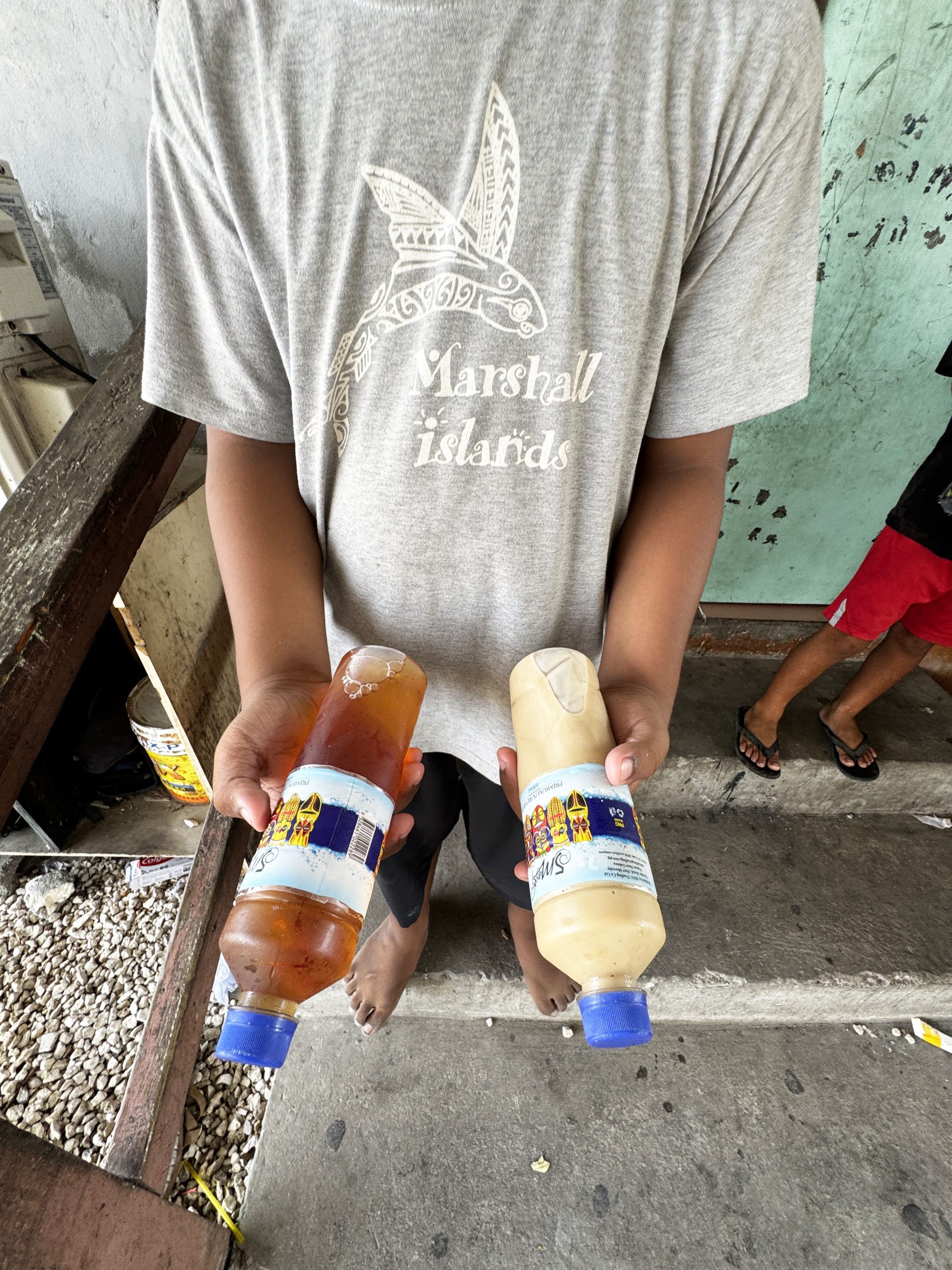 ナウル共和国のペットボトルを再利用して作ったカーチャンの手作りドリンクがウマくて癒やしだった話