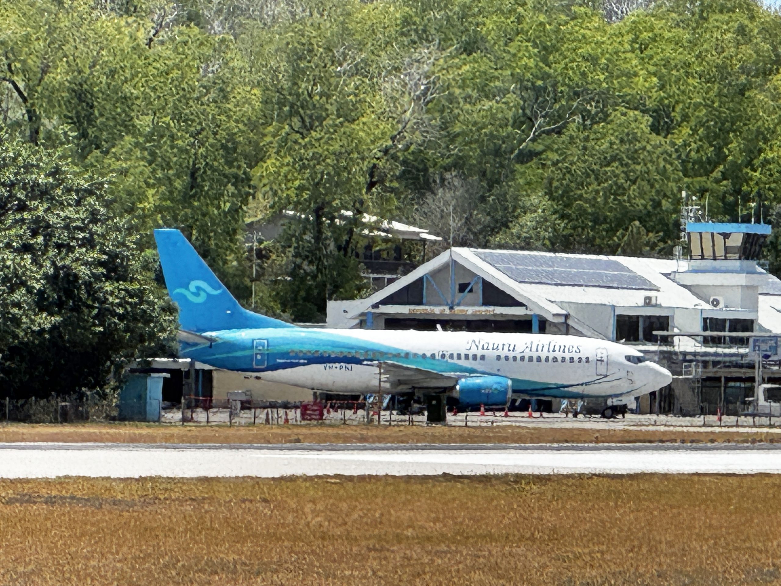 ナウルに詳しい人に聞きたいのだがナウル空港の道路閉鎖時に先に進むには遠回りするしかないのかな