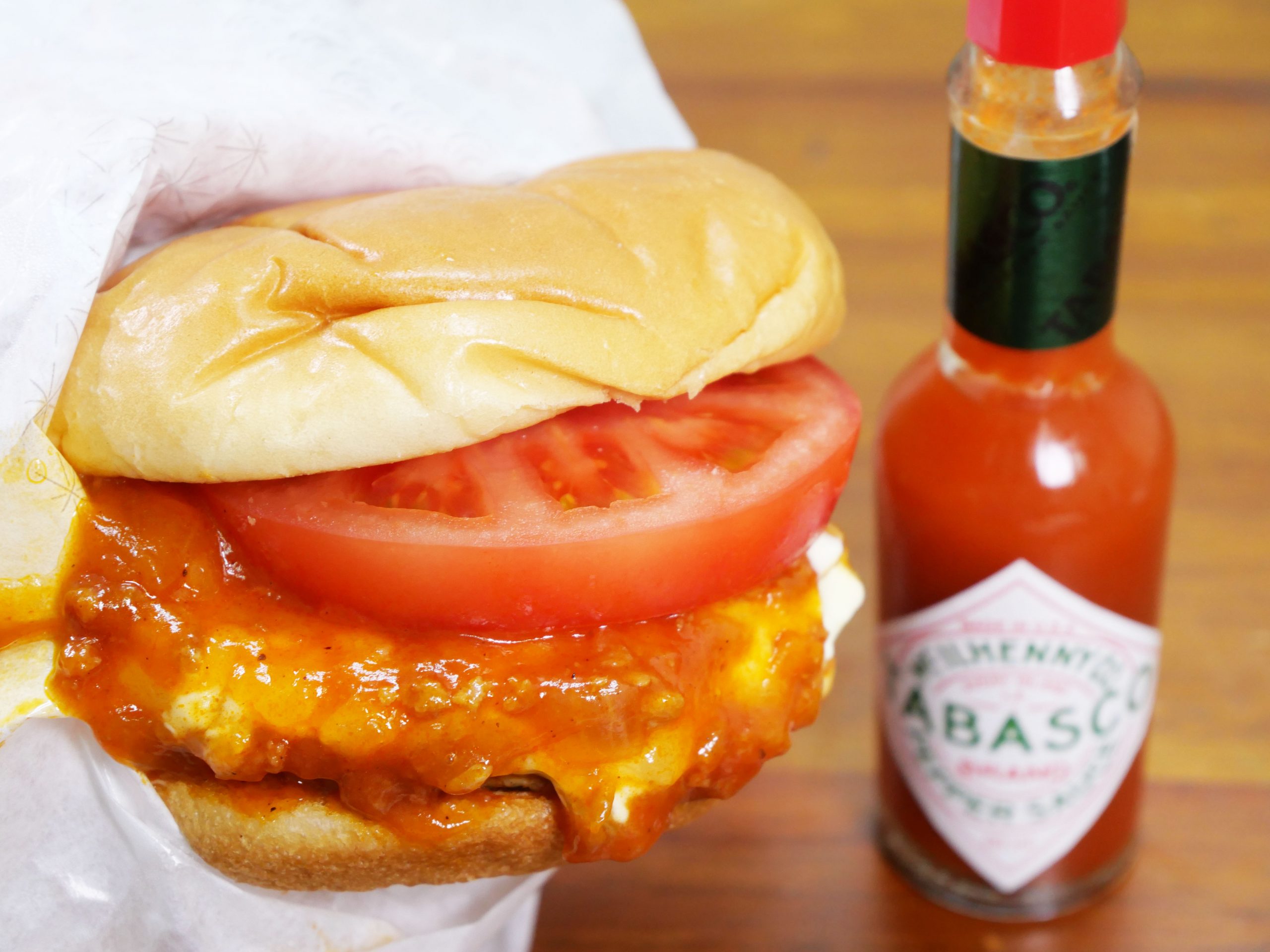 料理人・鳥羽周作シェフによる「モスバーガーをもっと美味しく食べる方法」