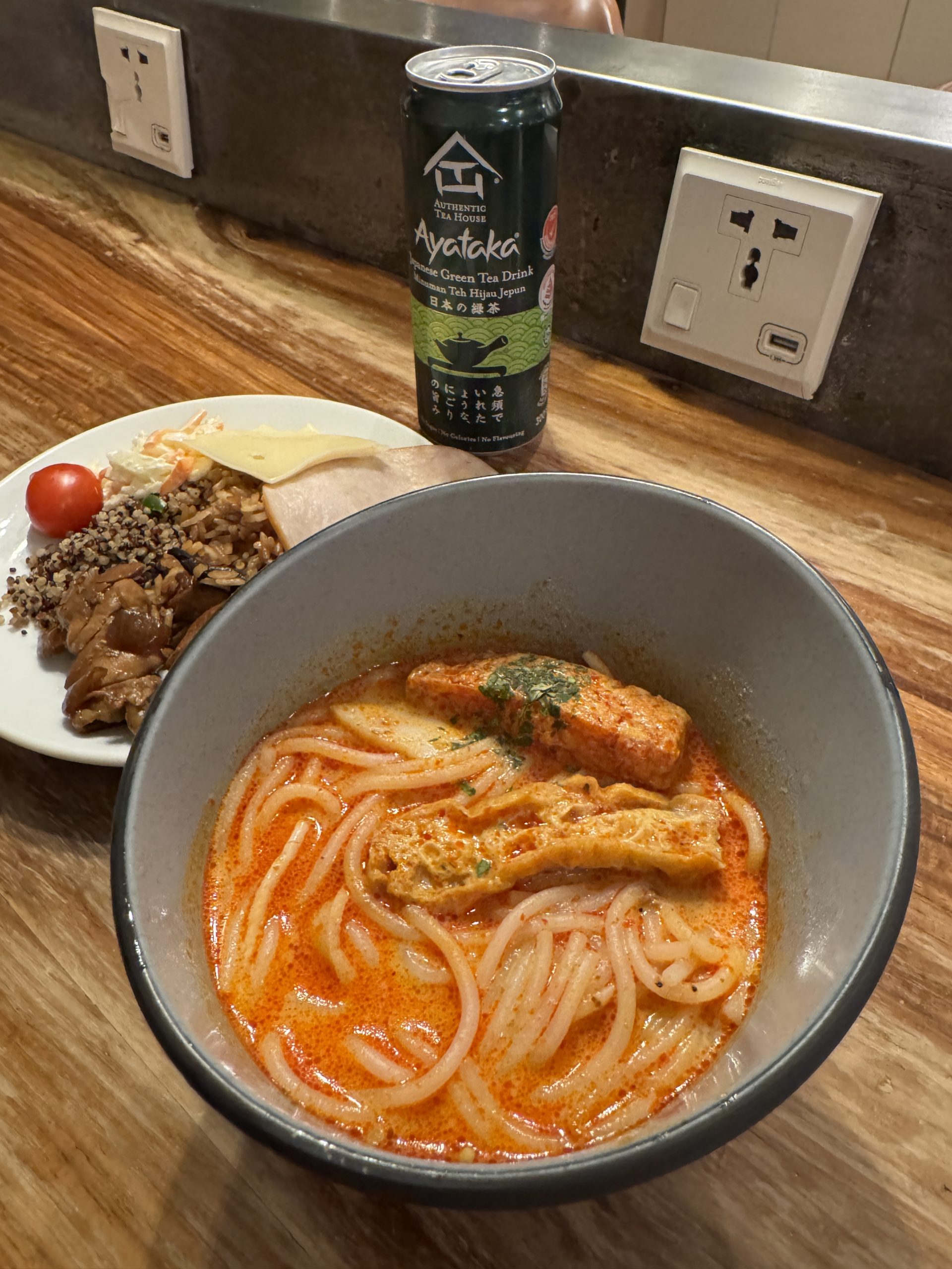 シンガポールに半日くらいしかいないなら空港から街に出ないほうが良いですよ→ その理由