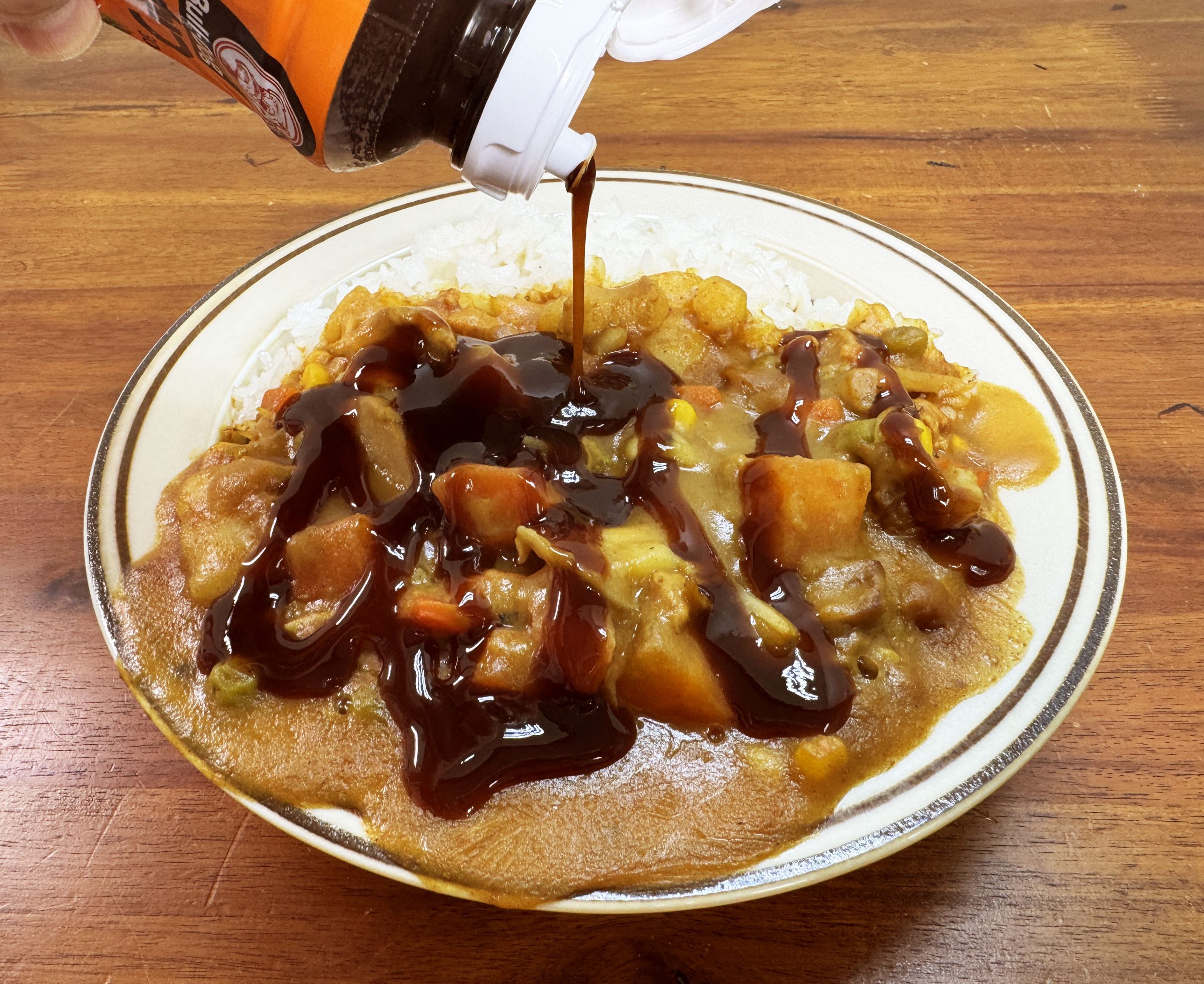 カレーライスにソースをかけるという許されざる行為